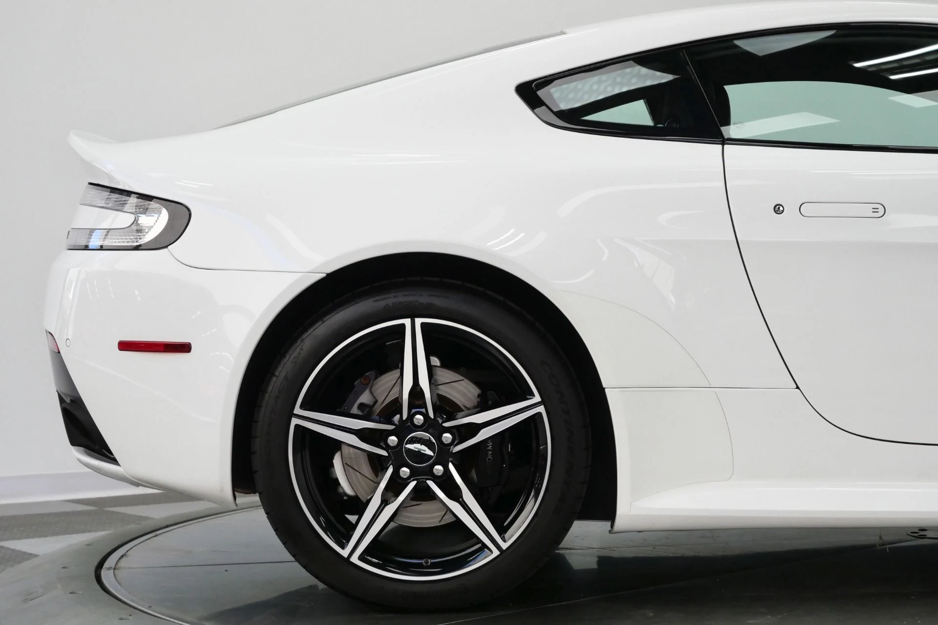 mph040_1489733306_Used_2016_Aston_Martin_V8_Vantage_GT_7_Speed_Manual_Low_Miles_Sport_Exhaust_1777396447_56a931de52