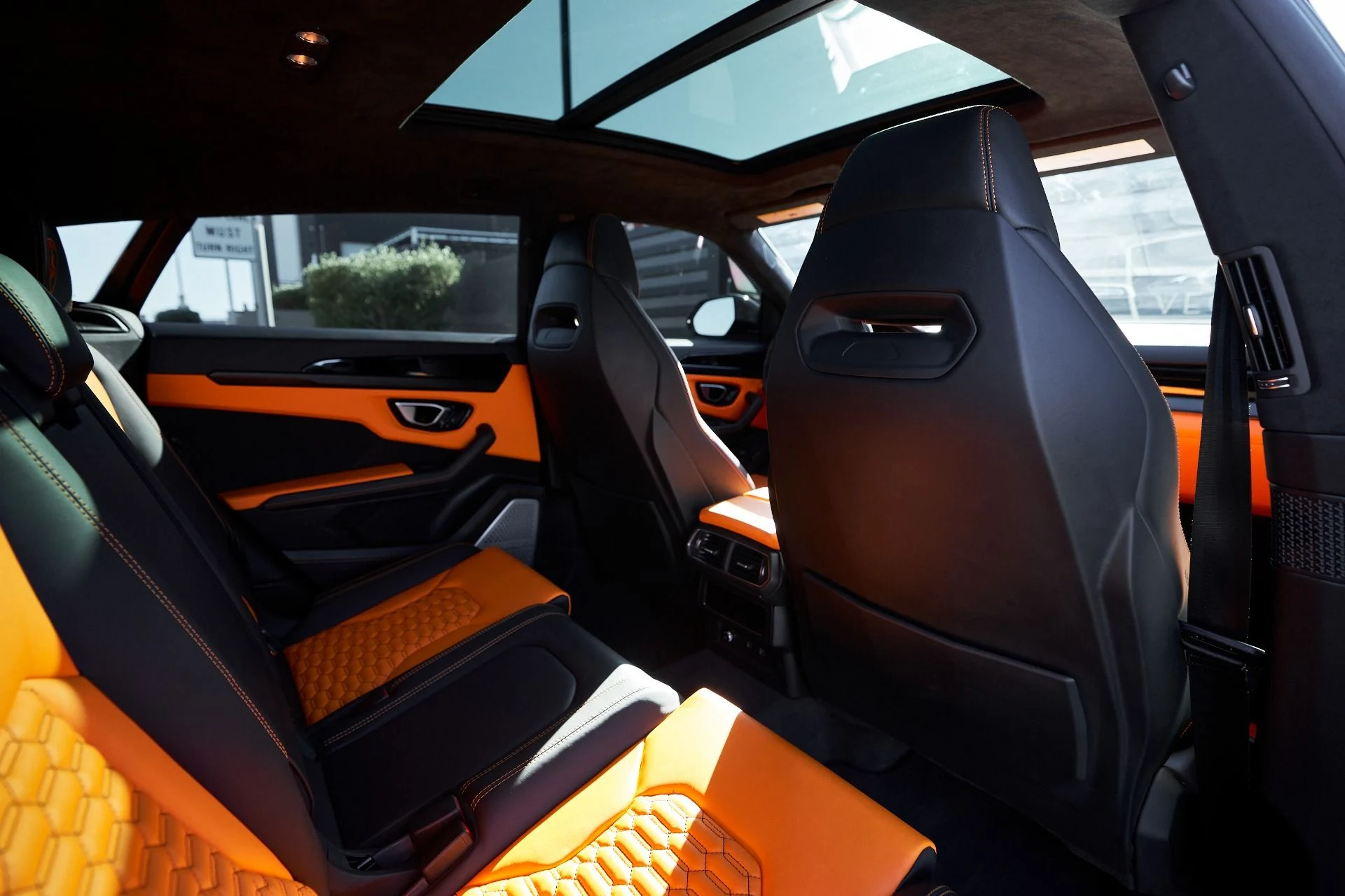 mph040_1490399967_Used_2022_Lamborghini_Urus_Base_1759562058_bd2c03788b