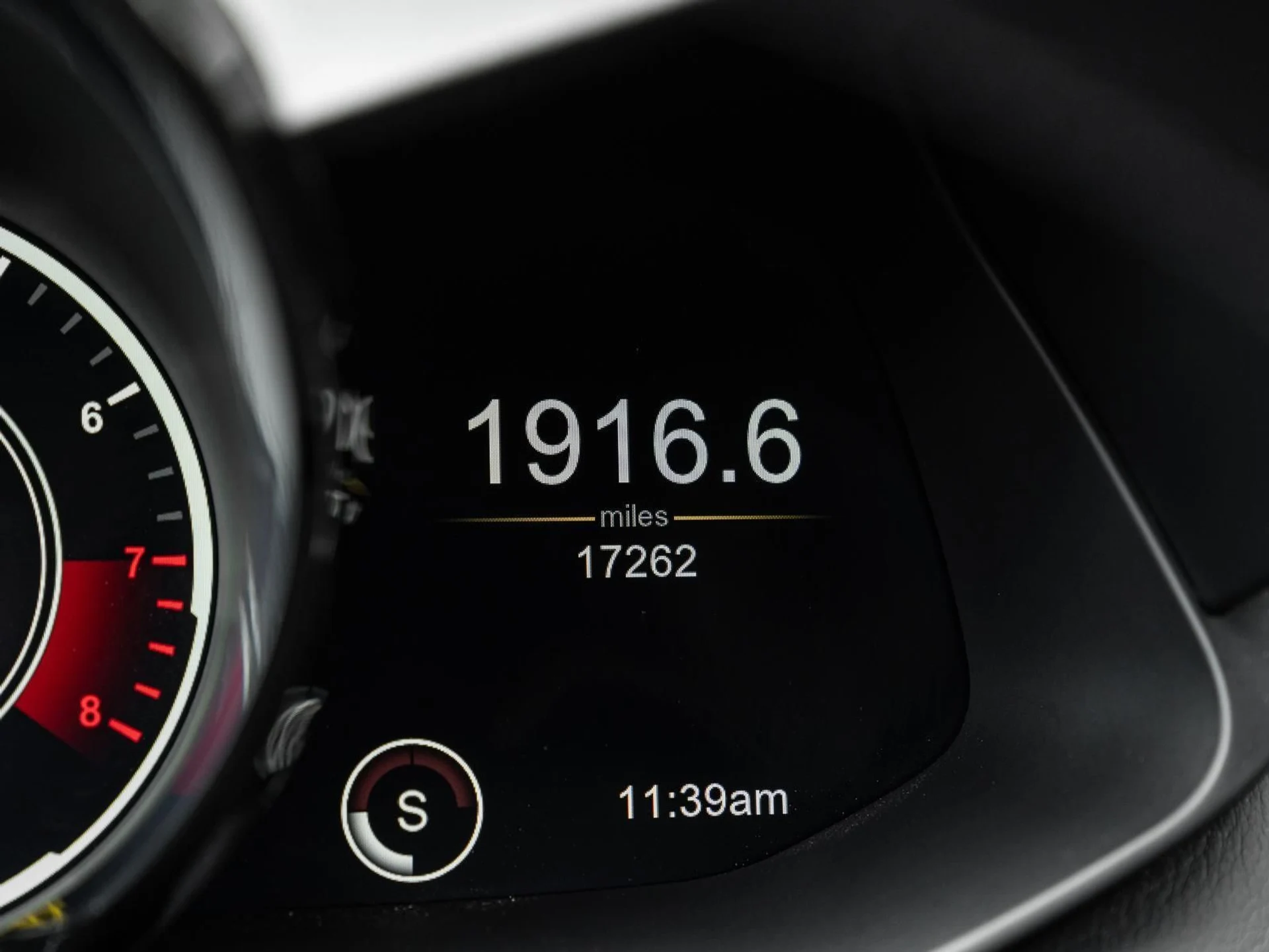 mph040_1501181939_Used_2020_Aston_Martin_Vantage_Coupe_1775769083_f26d9eb90f