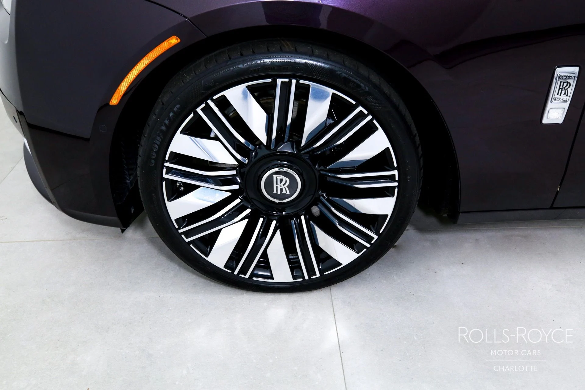 mph040_1503835001_Used_2025_Rolls_Royce_Ghost_1759510199_4c51004f89