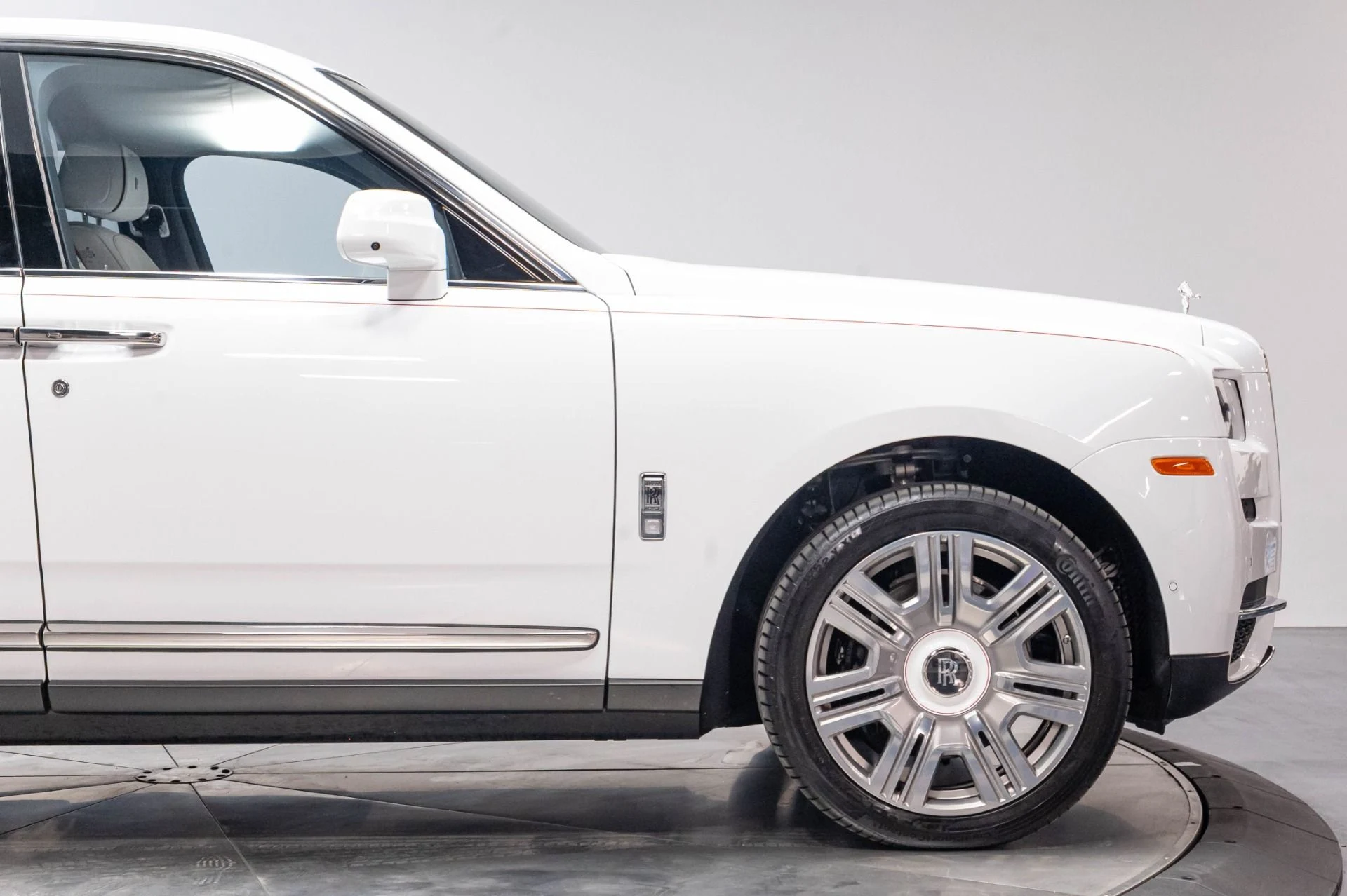 mph040_1509095061_Used_2023_Rolls_Royce_Cullinan_Base_1784654750_dc9069e296