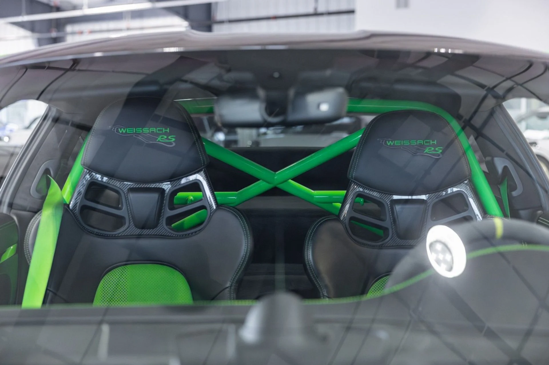 mph040_153245881_YA_b1a4cb3259