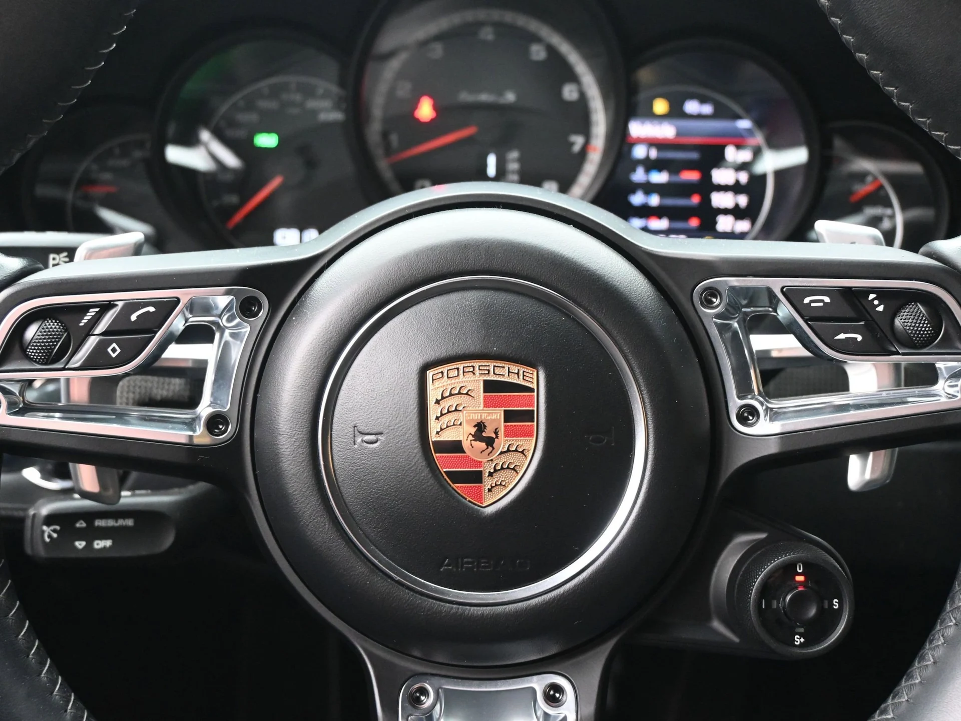 mph040_153376179_94b2fee37af2f0f3b03f2303e1b41c0ax_c3789b2ad3