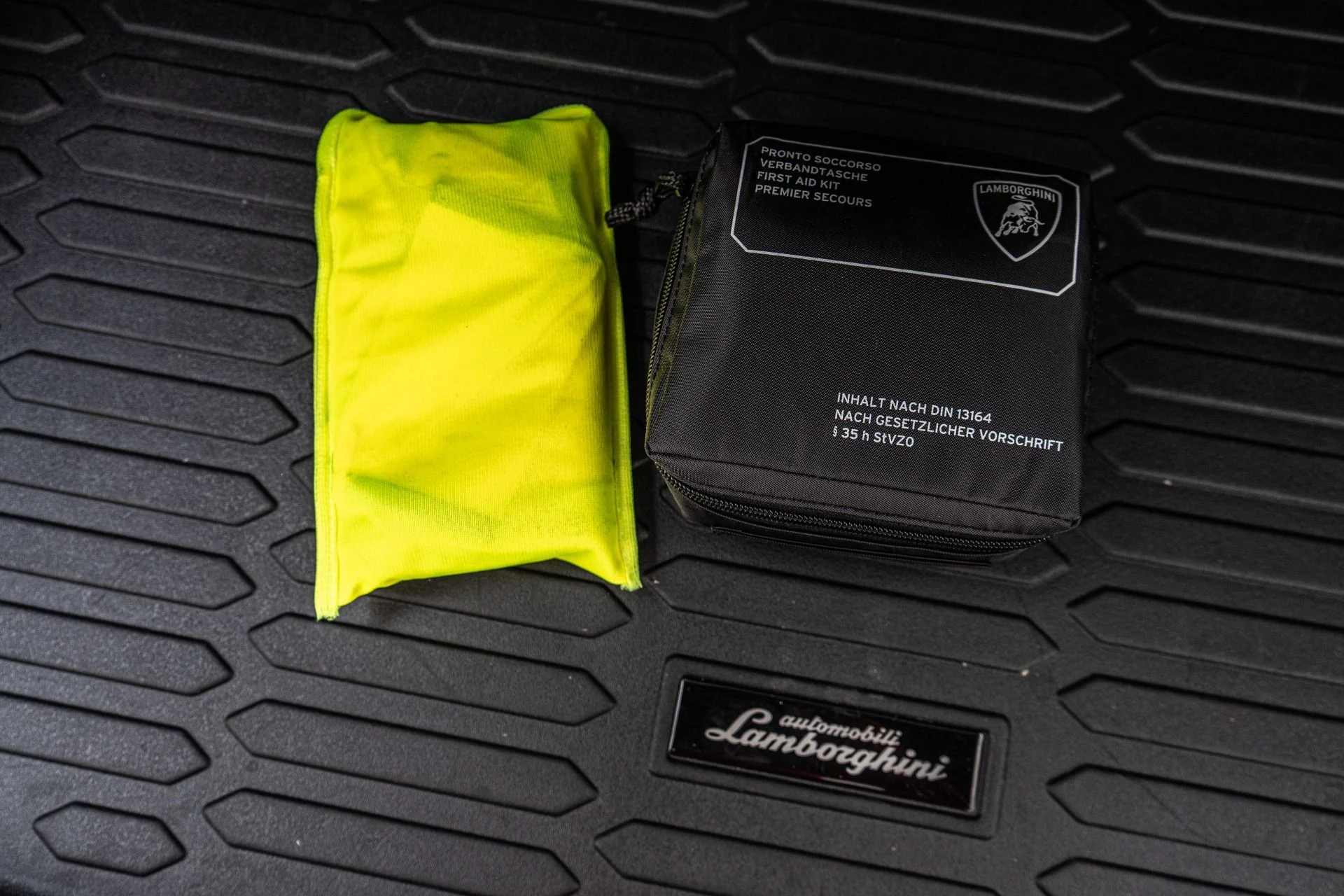 mph040_1539368923_Used_2021_Lamborghini_Urus_Bang_and_Olufsen_Audio_Two_Tone_Interior_641_Horsepower_1773860440_02d2ab1069