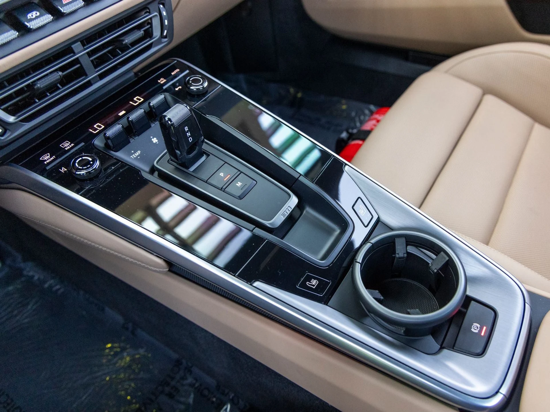 mph040_1543619559_41_53e1cc1249