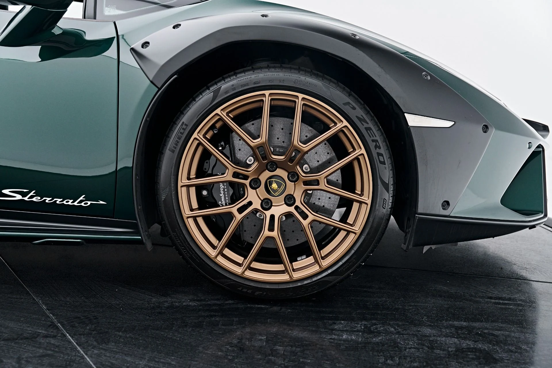 mph040_1555892449_Used_2024_Lamborghini_Huracan_Sterrato_Base_1790364997_ed65cb81e9