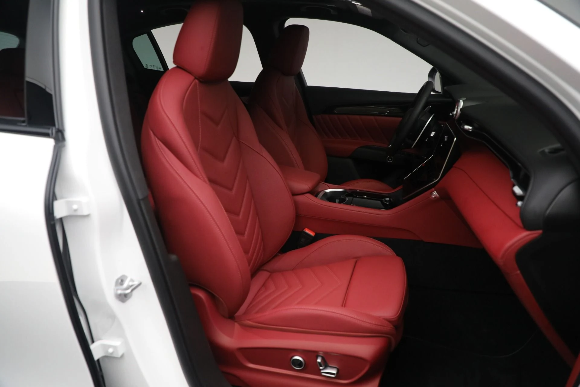mph040_1563512790_New_2025_Maserati_Grecale_Folgore_b026861024