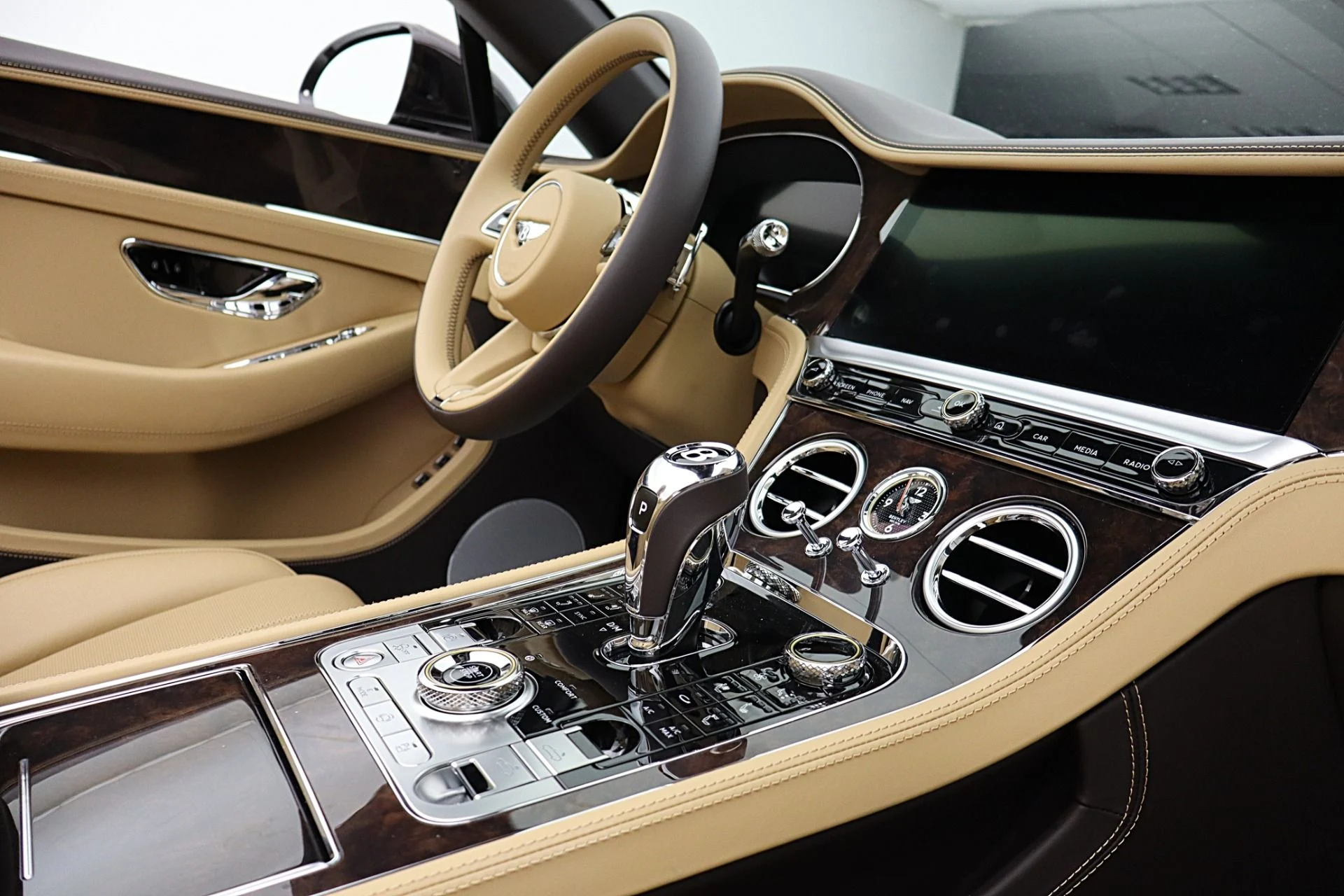 mph040_156469259_New_2026_Bentley_Continental_GTC_513af67928