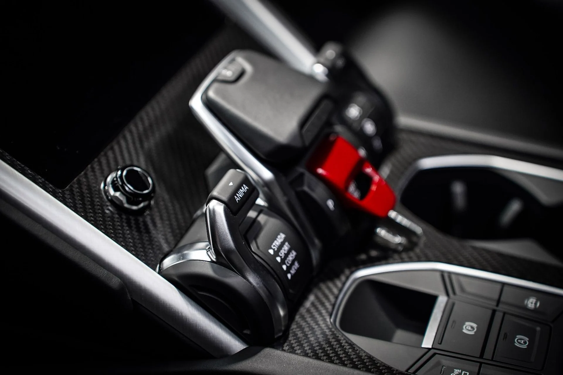 mph040_1565355913_37414663_01274_2020_lamborghini_urus_109_3a669f499a