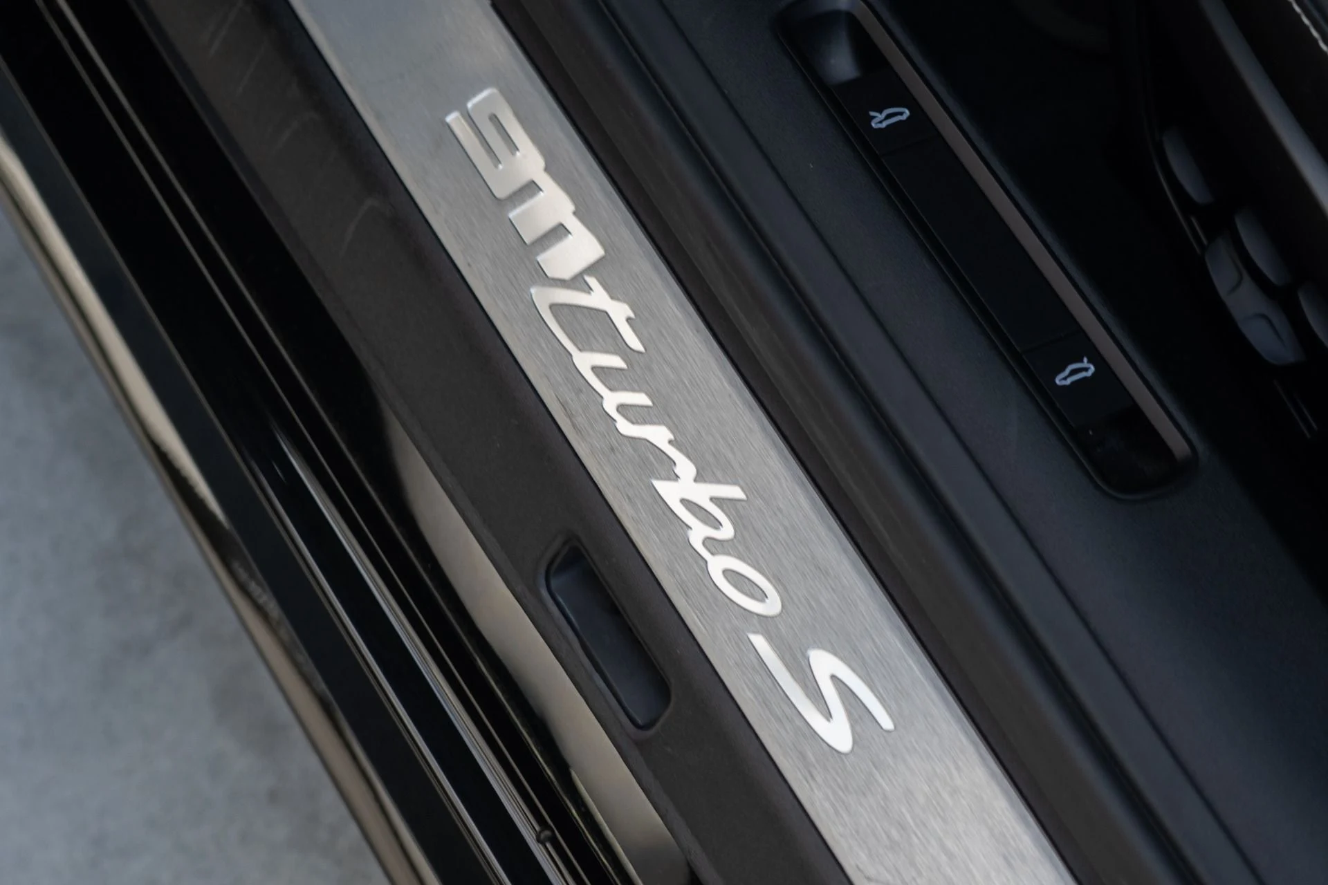 mph040_1586644885_Used_2021_Porsche_911_Turbo_S_1758741805_dde044b472