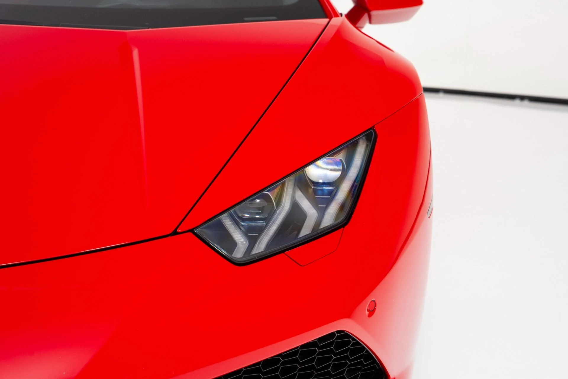 mph040_1586740142_Used_2015_Lamborghini_Huracan_LP_6104_1757361075_949e34b427