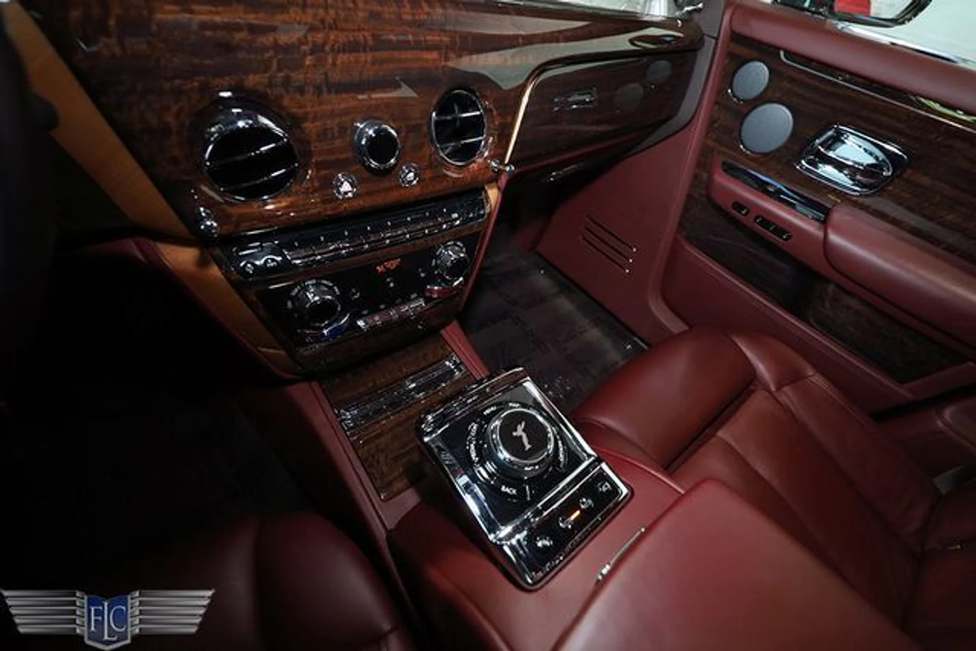 mph040_1608060059_used_2018_rolls_royce_phantom_extendedwheelbasesedan_9689_23067531_45_640_cbd36bdbe0