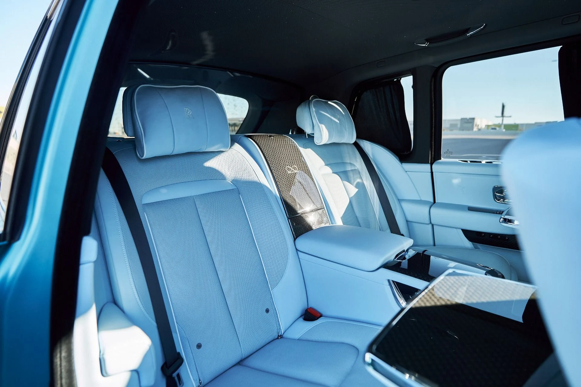 mph040_1609198727_Used_2022_Rolls_Royce_Cullinan_Black_Badge_1765411061_c656f29156