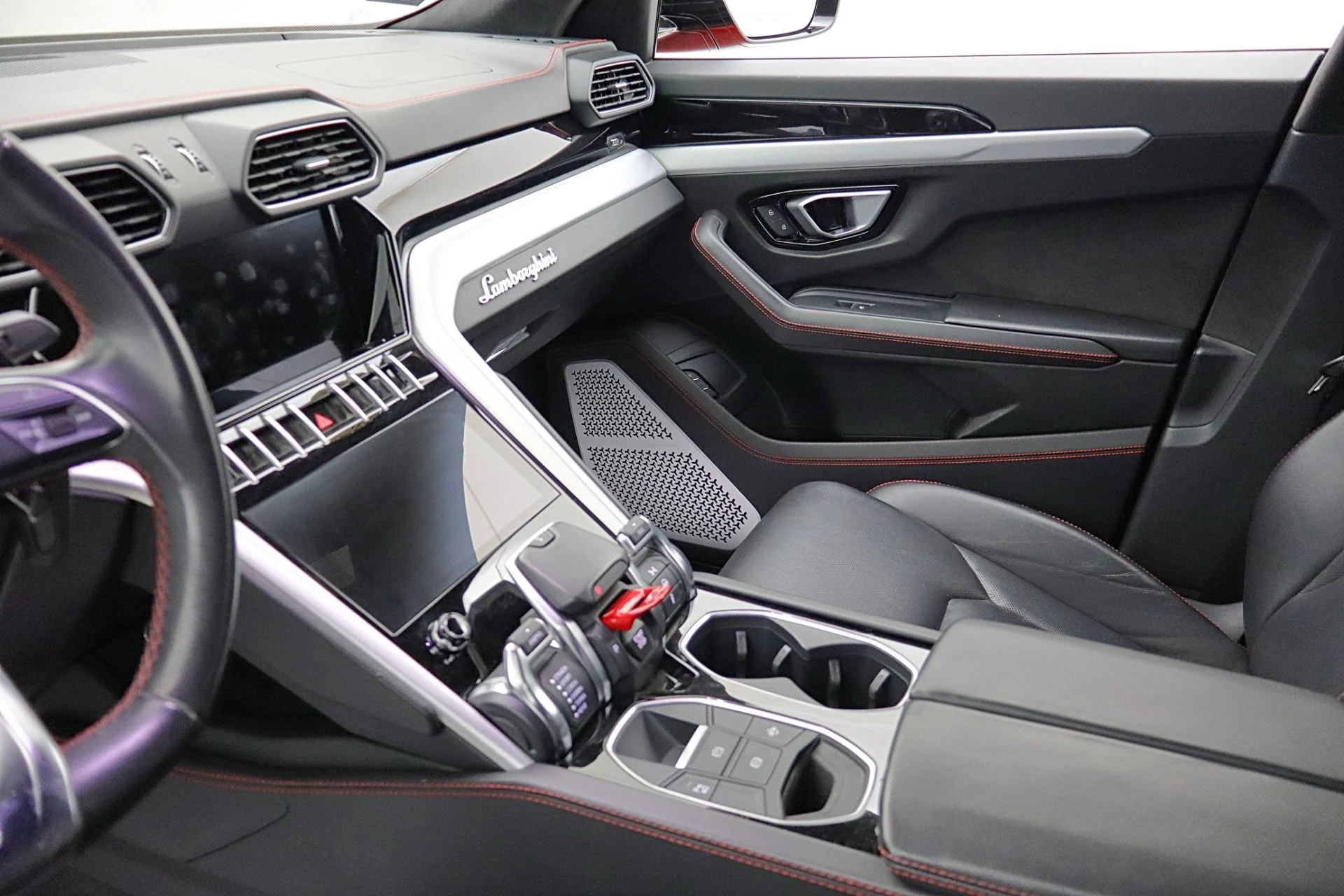 mph040_1609774605_Used_2020_Lamborghini_Urus_58660343ea