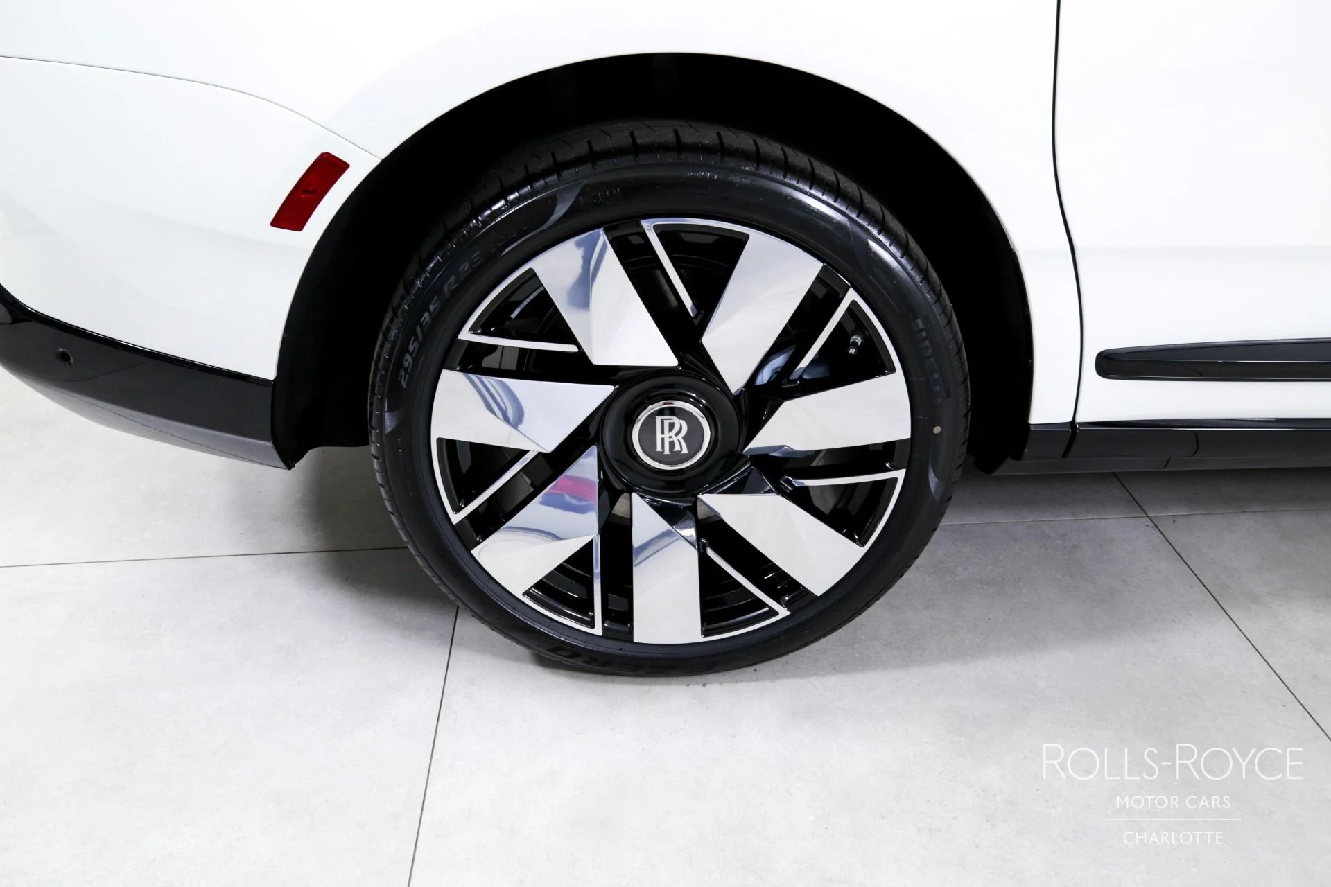 mph040_1613610143_Used_2025_Rolls_Royce_Cullinan_1732209610_7da2587d55