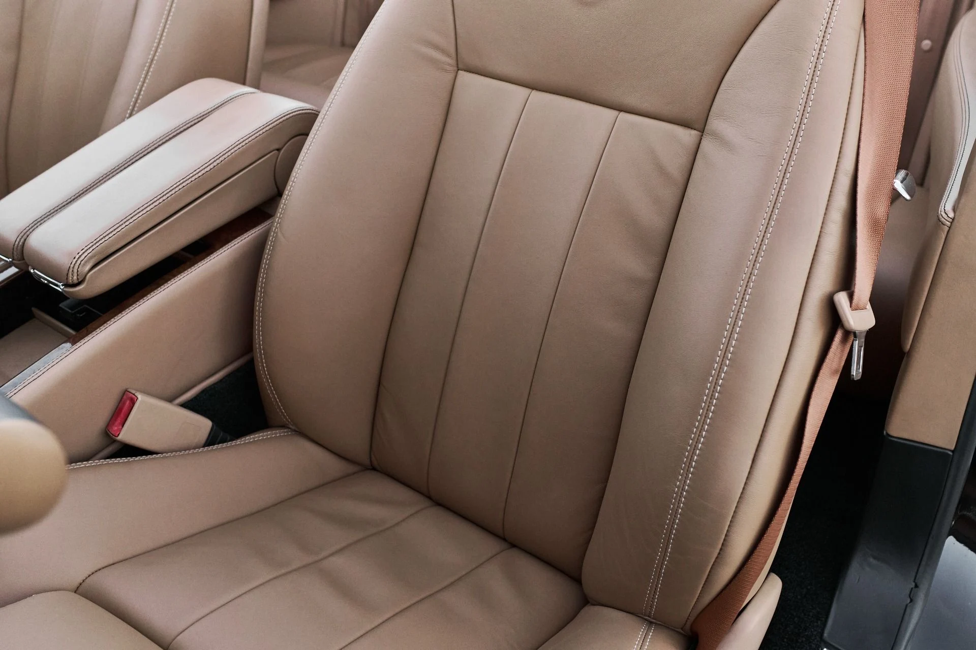 mph040_1630559823_Used_2009_Bentley_Azure_Base_1765906193_e37711bc03