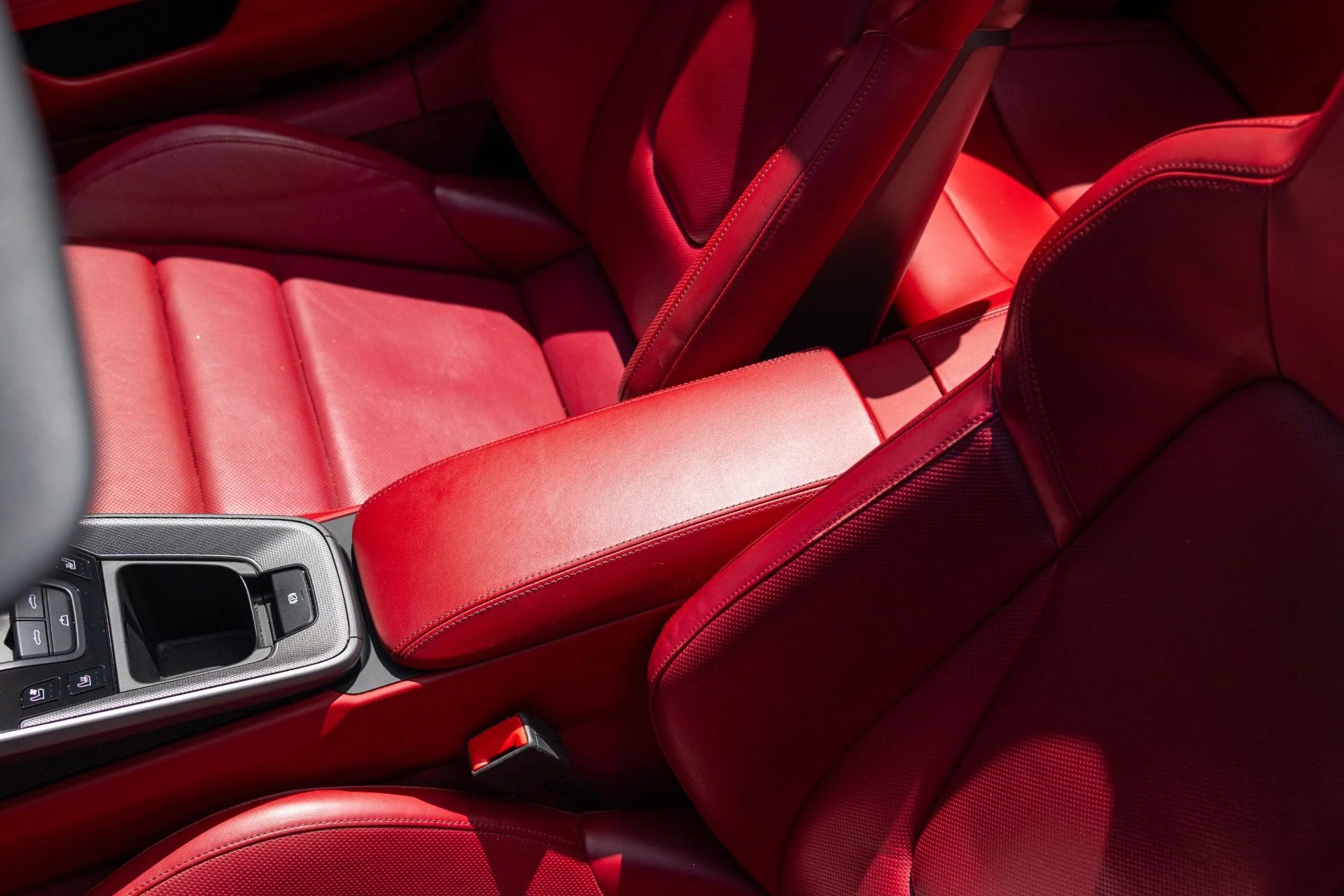 mph040_1642431067_Used_2021_Porsche_911_Carrera_1775497213_7ea2ddc859