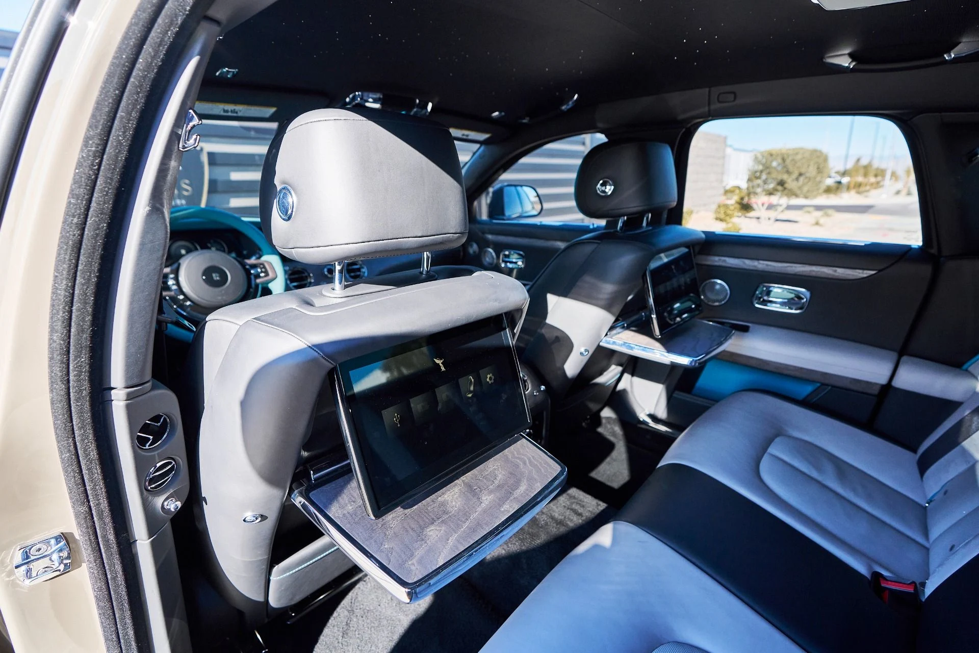 mph040_1646142810_Used_2025_Rolls_Royce_Ghost_Base_1765592213_20f1bcb43b