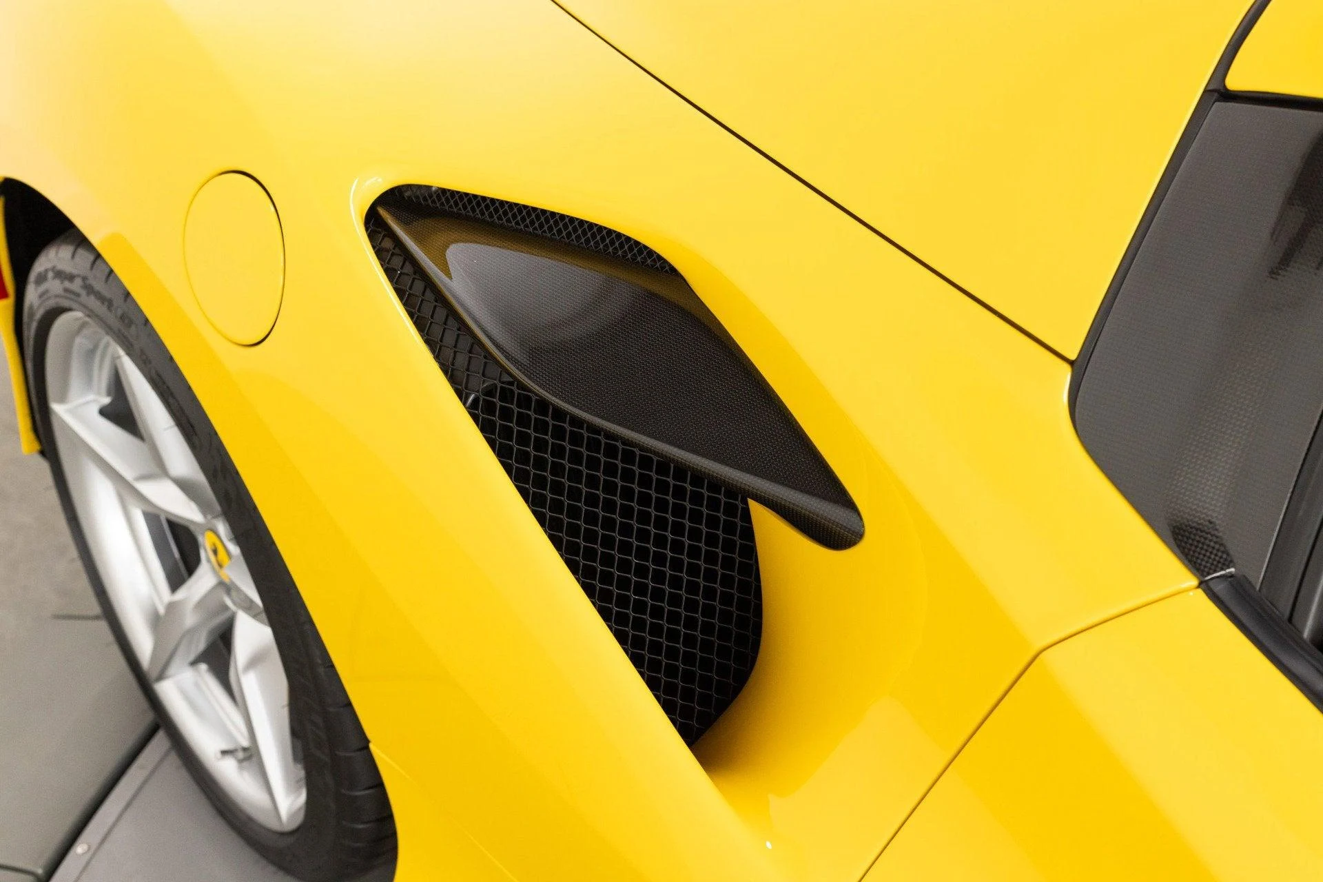 mph040_1651477324_Used_2021_Ferrari_F8_Spider_1778334412_4eabc83cf2