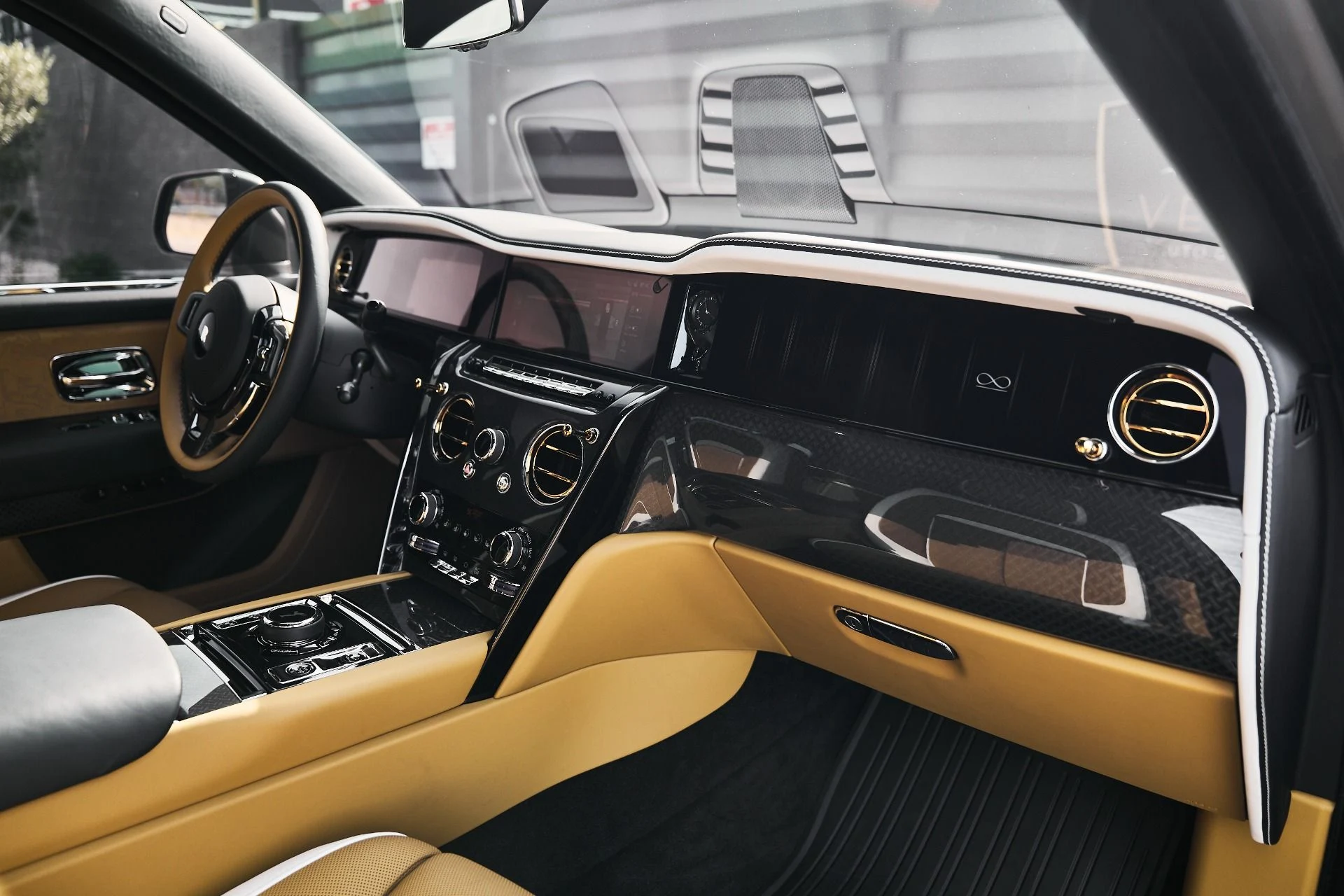 mph040_1684341425_Used_2026_Rolls_Royce_Cullinan_Black_Badge_1776556048_d5a04f4080