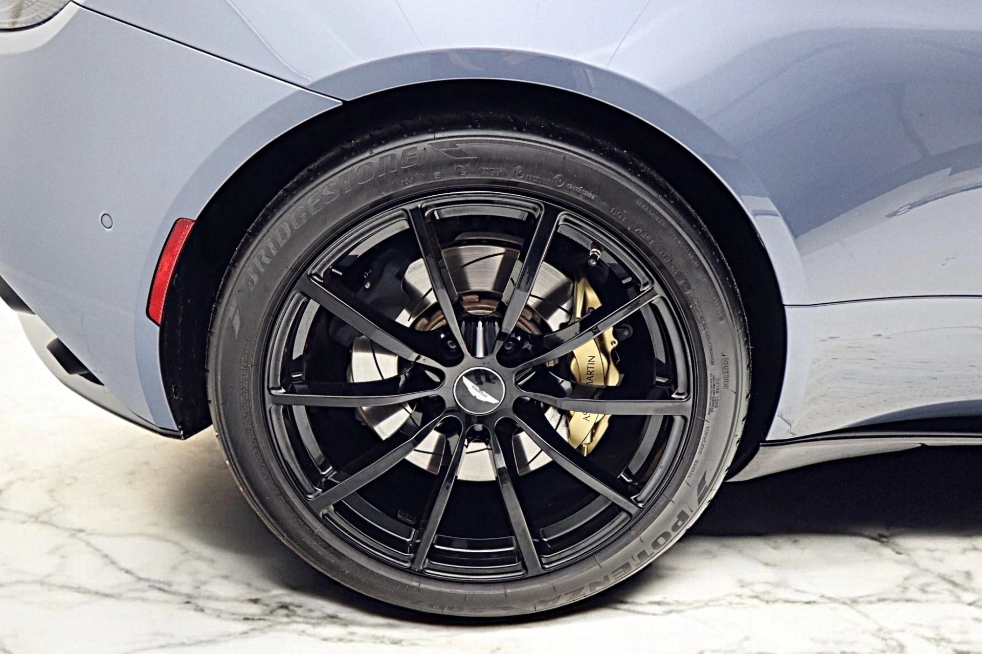 mph040_1713383417_Used_2020_Aston_Martin_DB_11_AMR_31968d16dc