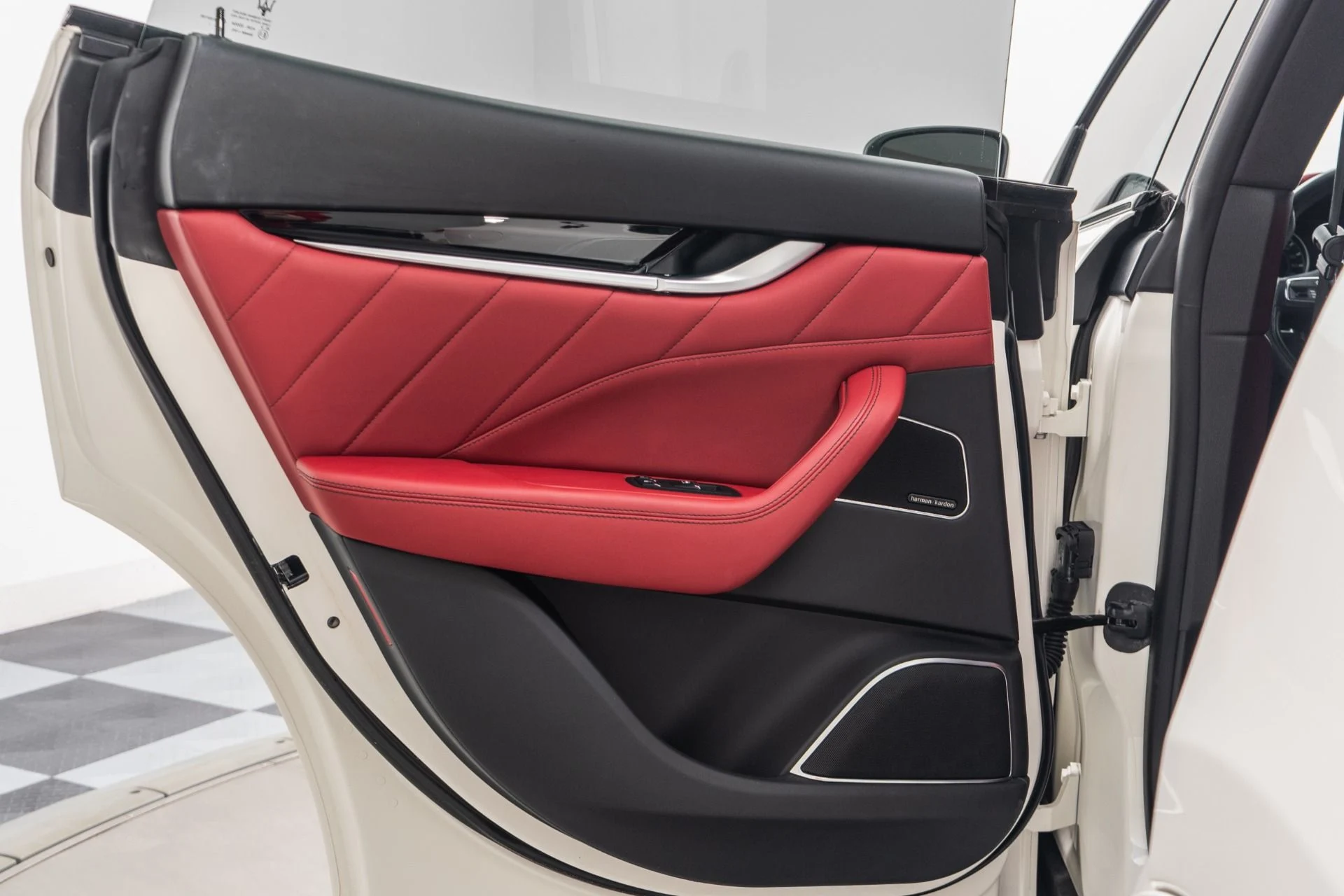 mph040_1714219007_Used_2022_Maserati_Levante_Modena_Nerissimo_Package_Comfort_and_Convenience_Package_1773694217_4ad2d8b885