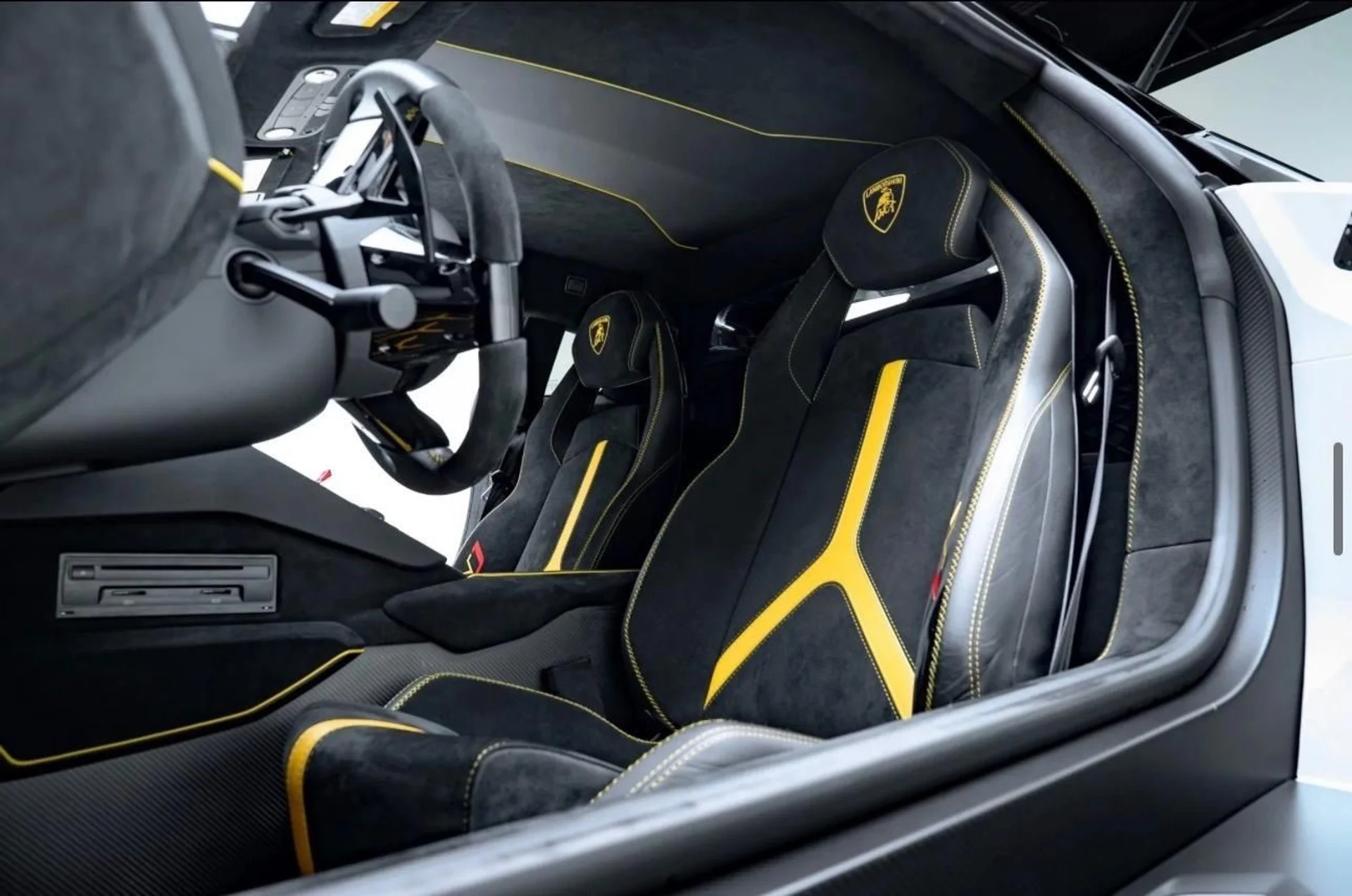 mph040_171771578_Used_2021_Lamborghini_Aventador_SVJ_LP_770_4_SVJ_1780076945_a397d3d8c0