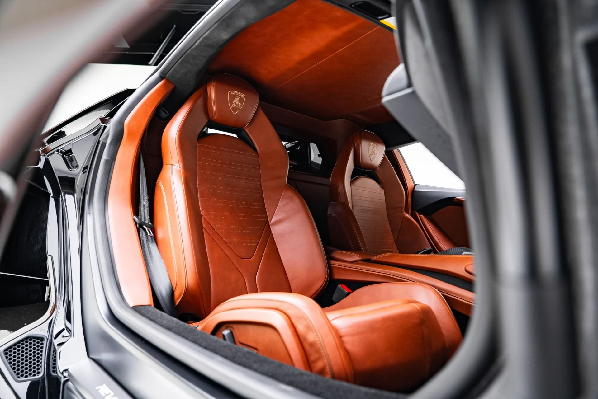 mph040_1724349495_Used_2025_Lamborghini_Revuelto_1764978541_8bef573b3e