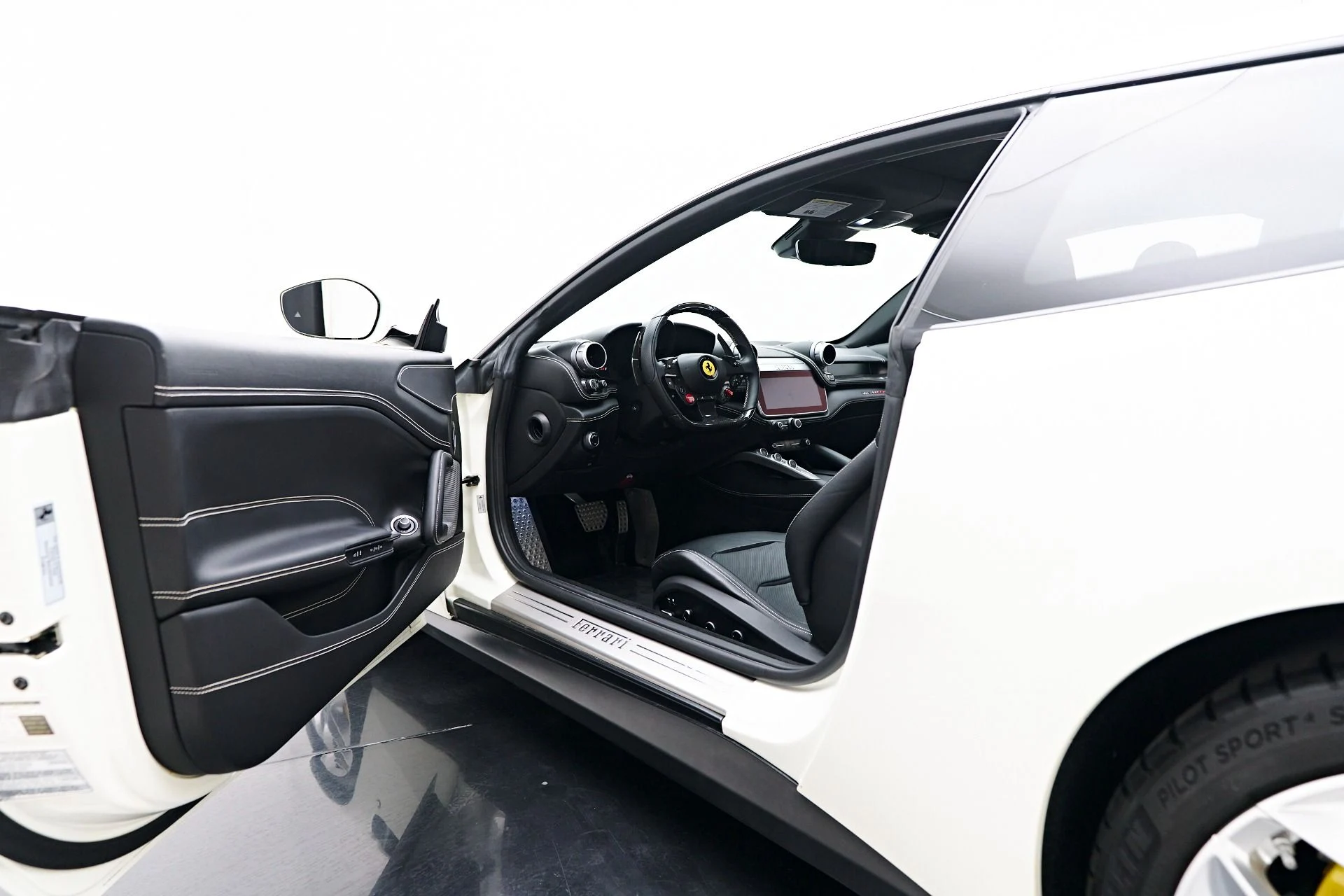 mph040_1736972580_Used_2019_Ferrari_GTC_4_Lusso_T_1758850868_ad20f9379c