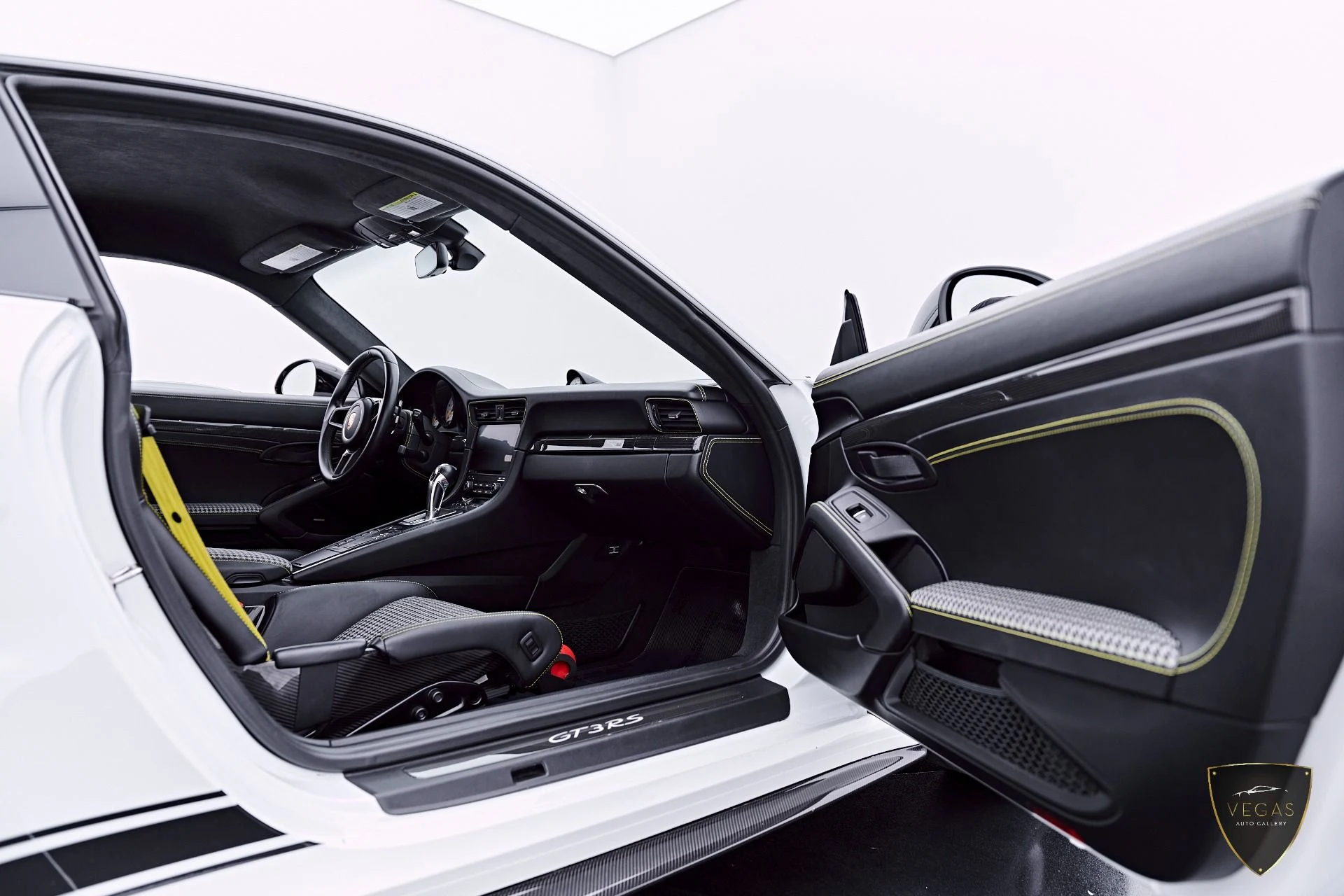 mph040_1741298883_Used_2019_Porsche_911_GT_3_RS_1783382335_7736cc3edb