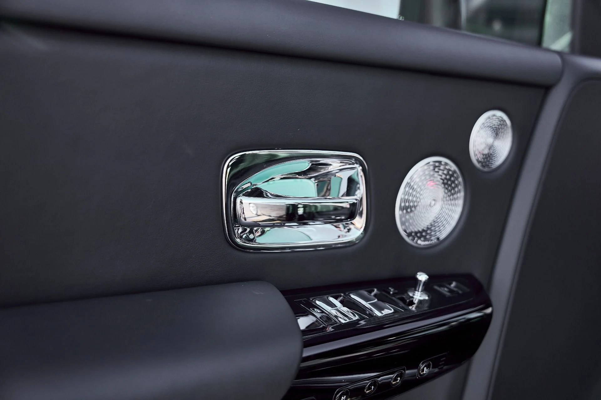 mph040_1744740307_Used_2024_Rolls_Royce_Phantom_Base_1770700096_e5d1af431f