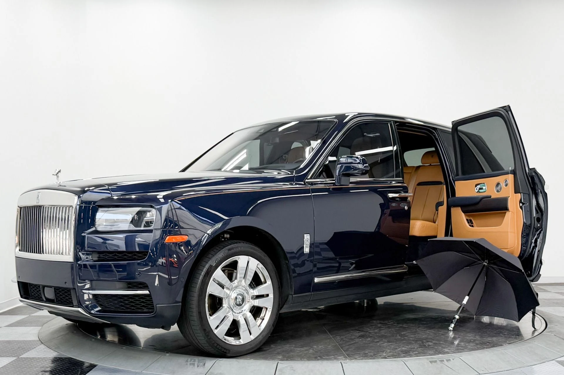 mph040_1749051831_Used_2020_Rolls_Royce_Cullinan_Rear_Theatre_Configuration_Bespoke_Audio_Picnic_Tables_1785529093_4db38924c3