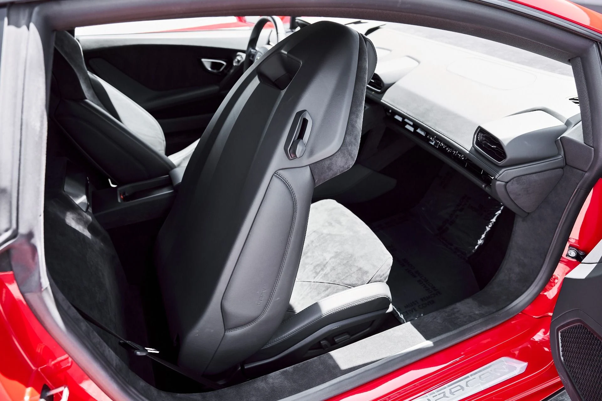 mph040_1750342146_Used_2023_Lamborghini_Huracan_Tecnica_1780102890_ab18824e4a