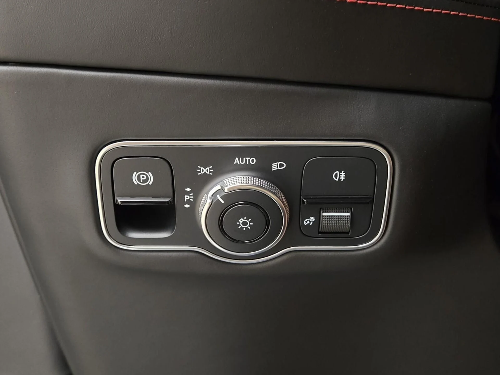 mph040_1765510121_Used_2023_Aston_Martin_DBX_707_1777354932_711083a0be