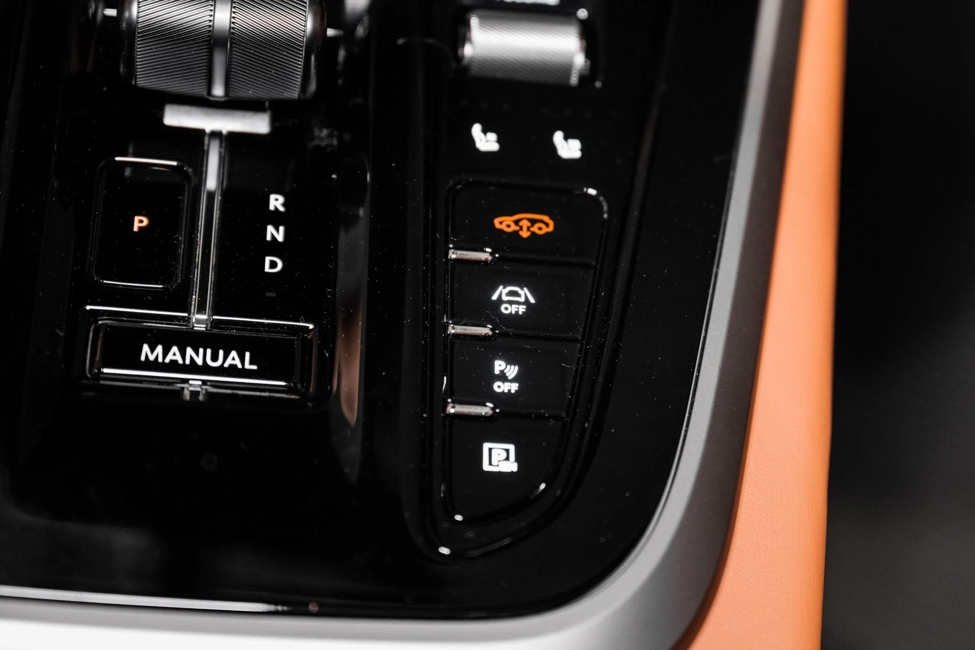 mph040_1773837220_New_2026_Aston_Martin_DBX_S_1775443121_3732e49027