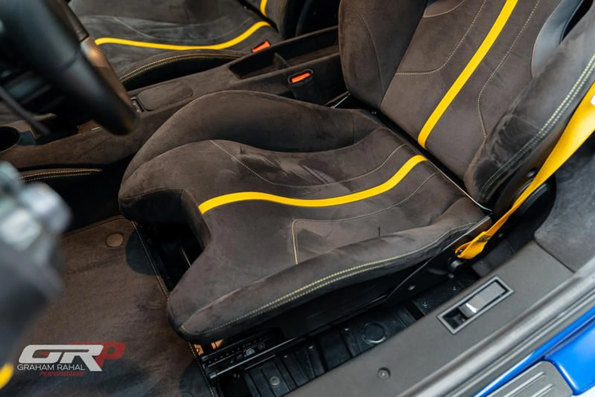 mph040_1791062632_2246_A7_C5_F5_C0_439_A_9_F72_C9_CC_101_CEB_10_8d663f3aa9