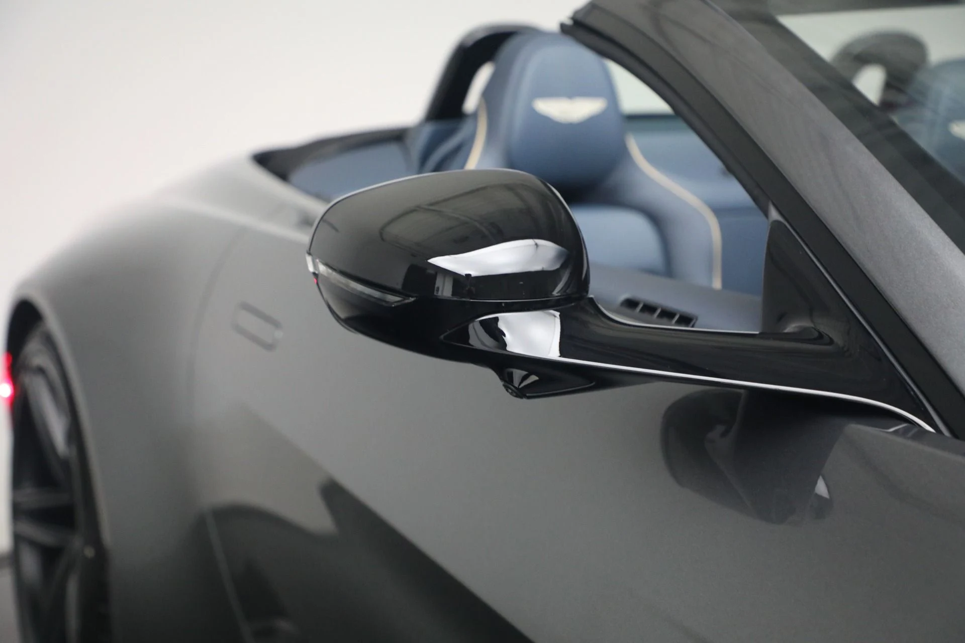 mph040_1792933326_New_2026_Aston_Martin_Vantage_S_Roadster_1787407546_9a5f302afb