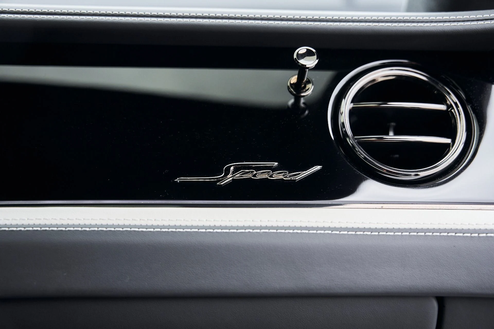 mph040_1798452930_Used_2025_Bentley_Flying_Spur_Speed_1769137087_e938e0f925