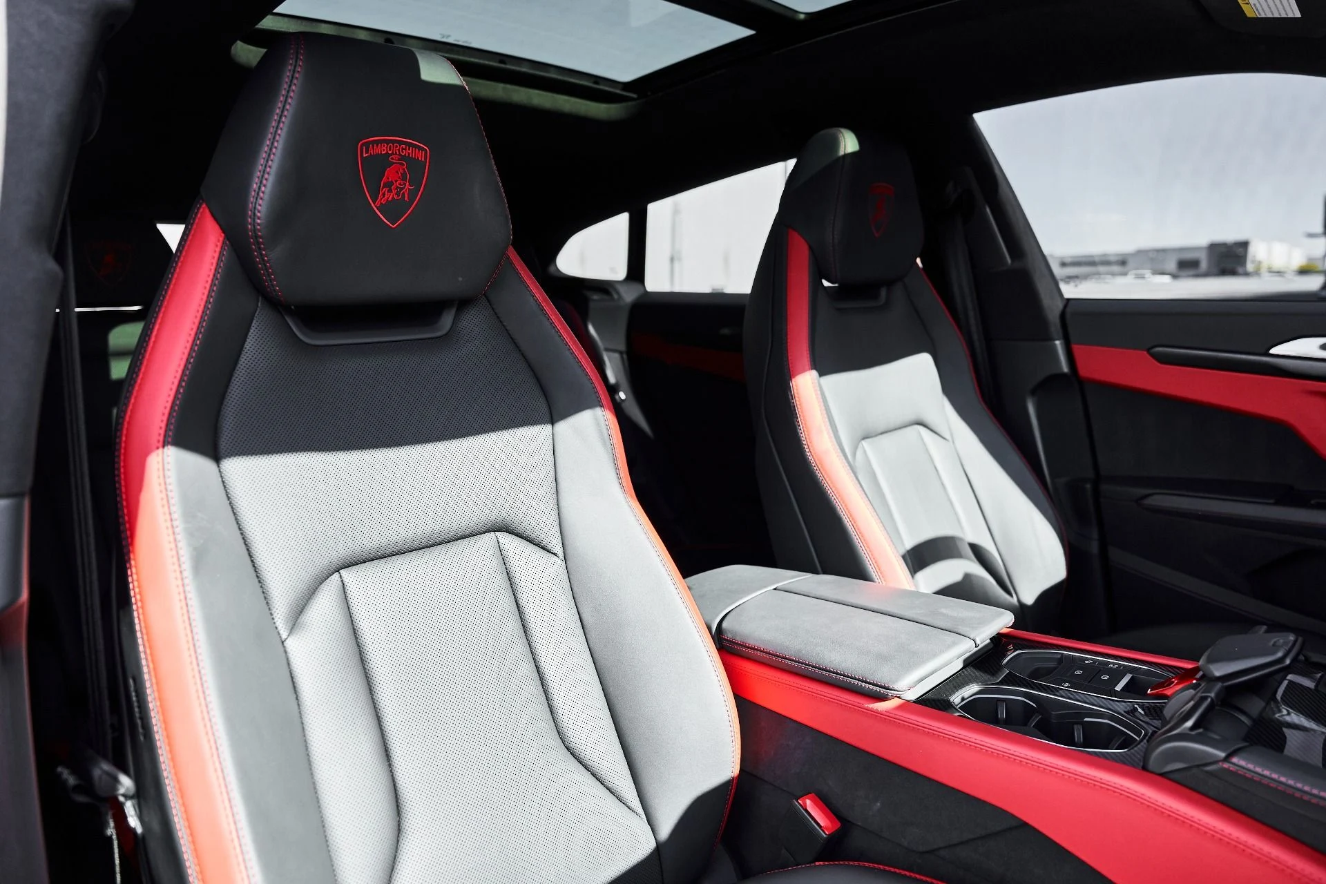 mph040_1805858666_Used_2025_Lamborghini_Urus_SE_1778289234_c3cc4c5603