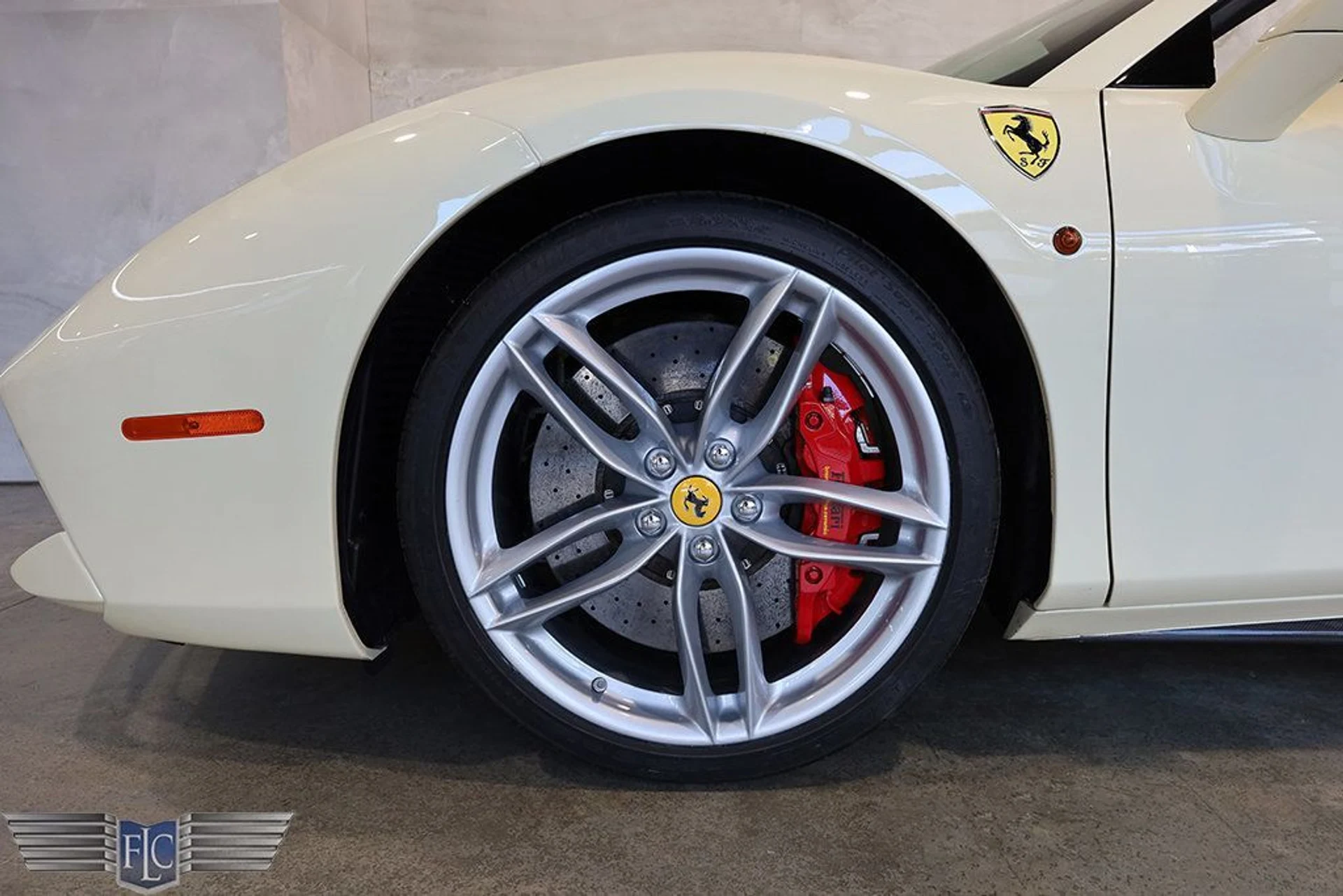 mph040_1808731660_used_2018_ferrari_488_spider_convertible_9689_22993121_41_1024_e99d686660