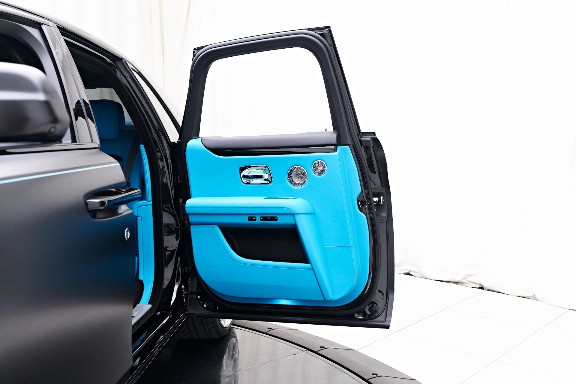 mph040_1829881336_Used_2024_Rolls_Royce_Ghost_Base_1755131984_8e59437abd