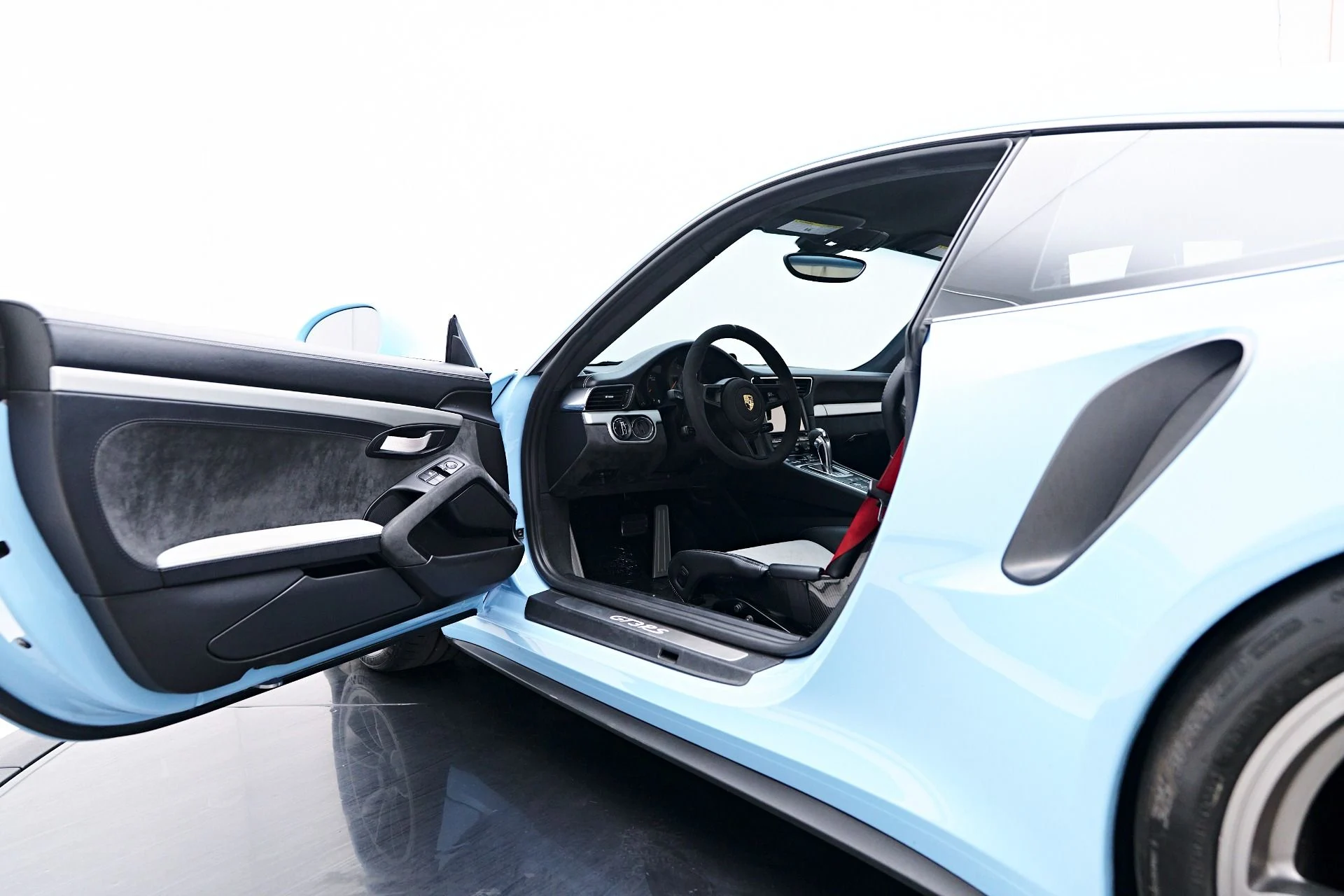 mph040_1848652125_Used_2016_Porsche_911_GT_3_RS_1755310000_0135d9bca2