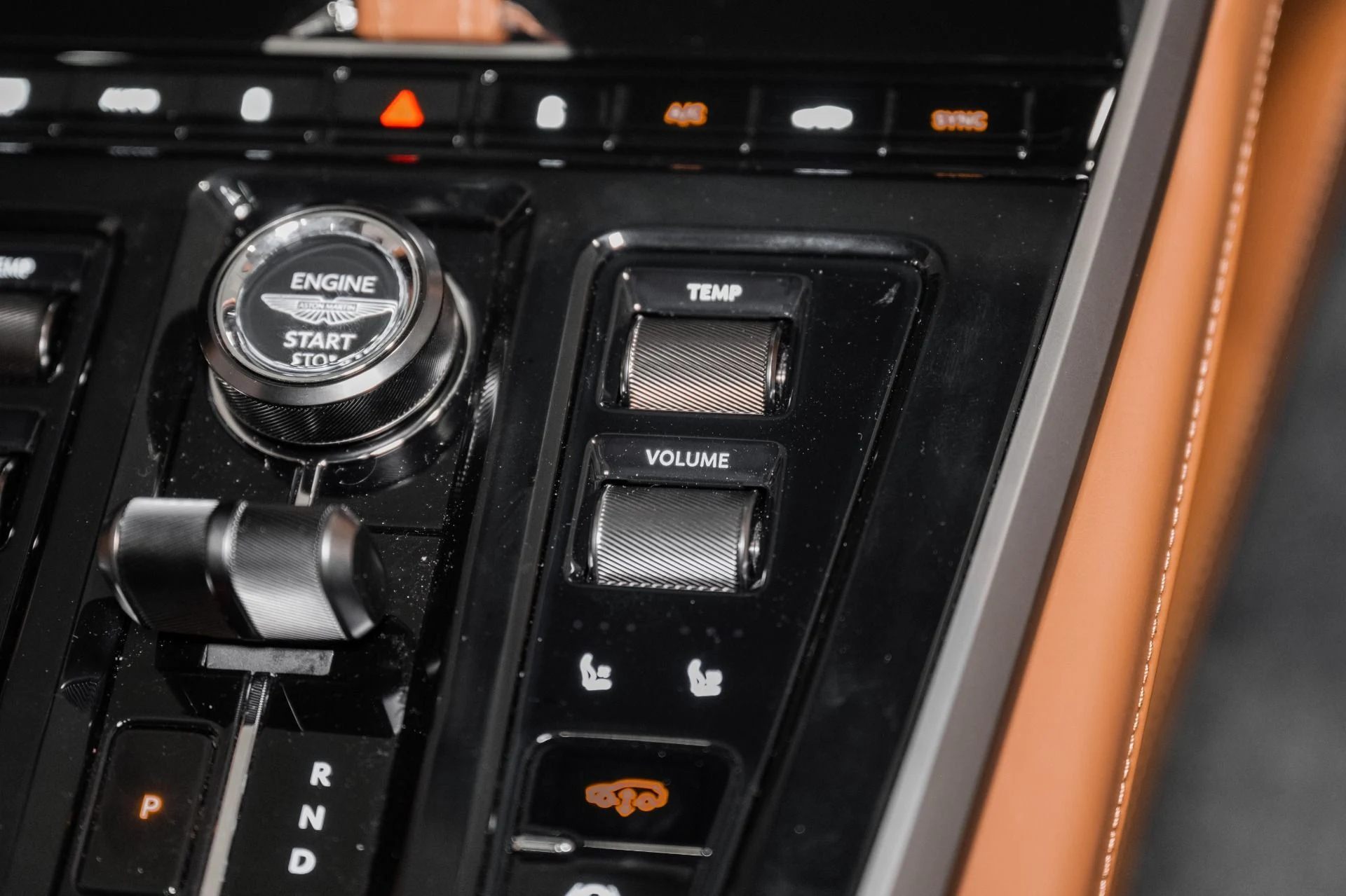 mph040_1850416680_New_2026_Aston_Martin_DBX_707_1780939775_f3a2b0cd42