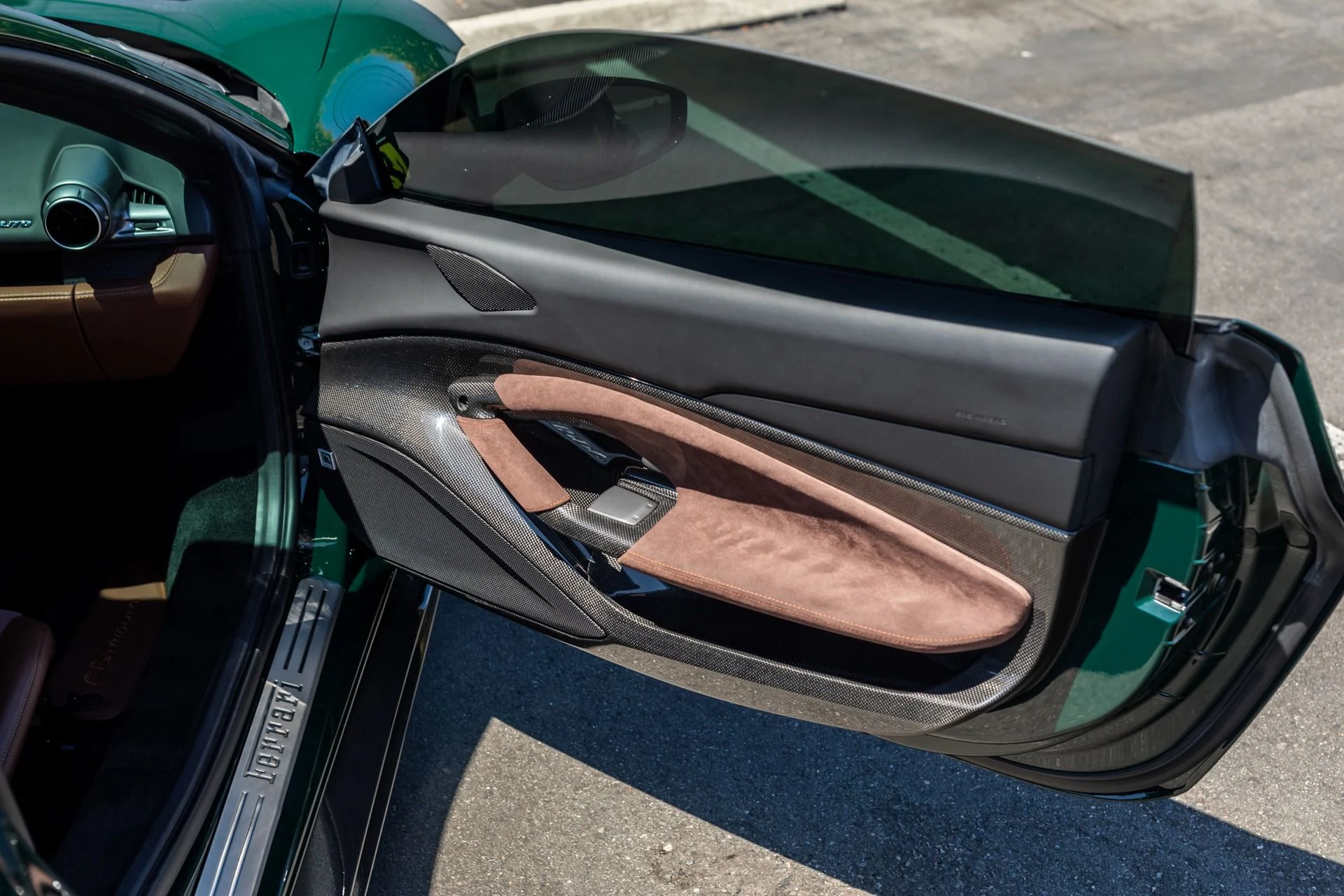 mph040_1855355996_Used_2022_Ferrari_F8_Tributo_1744415623_1ecda6db3e