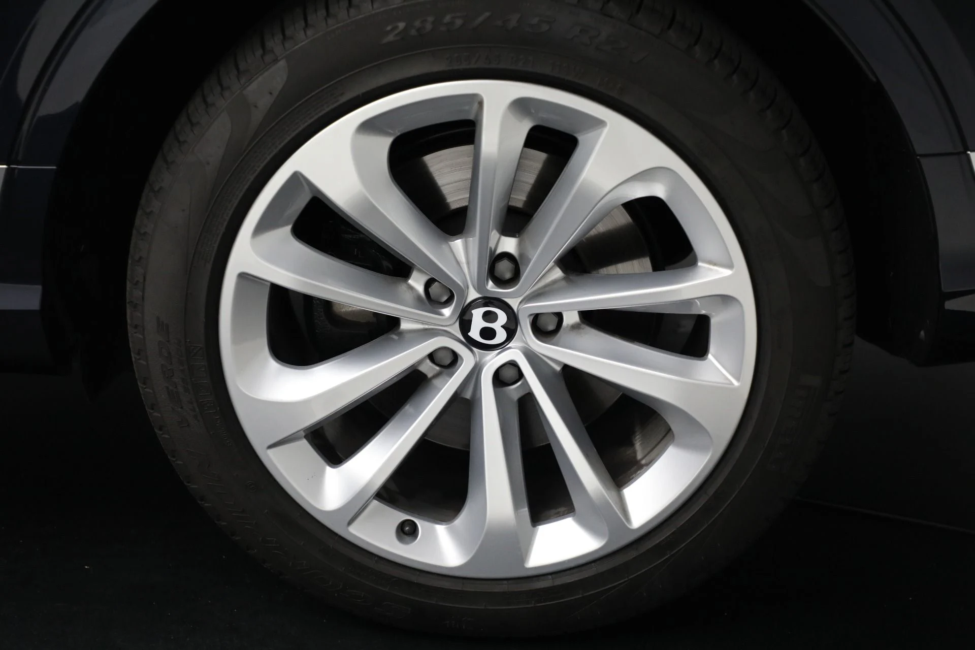 mph040_1859000279_Used_2024_Bentley_Bentayga_EWB_V8_a2b683a46c