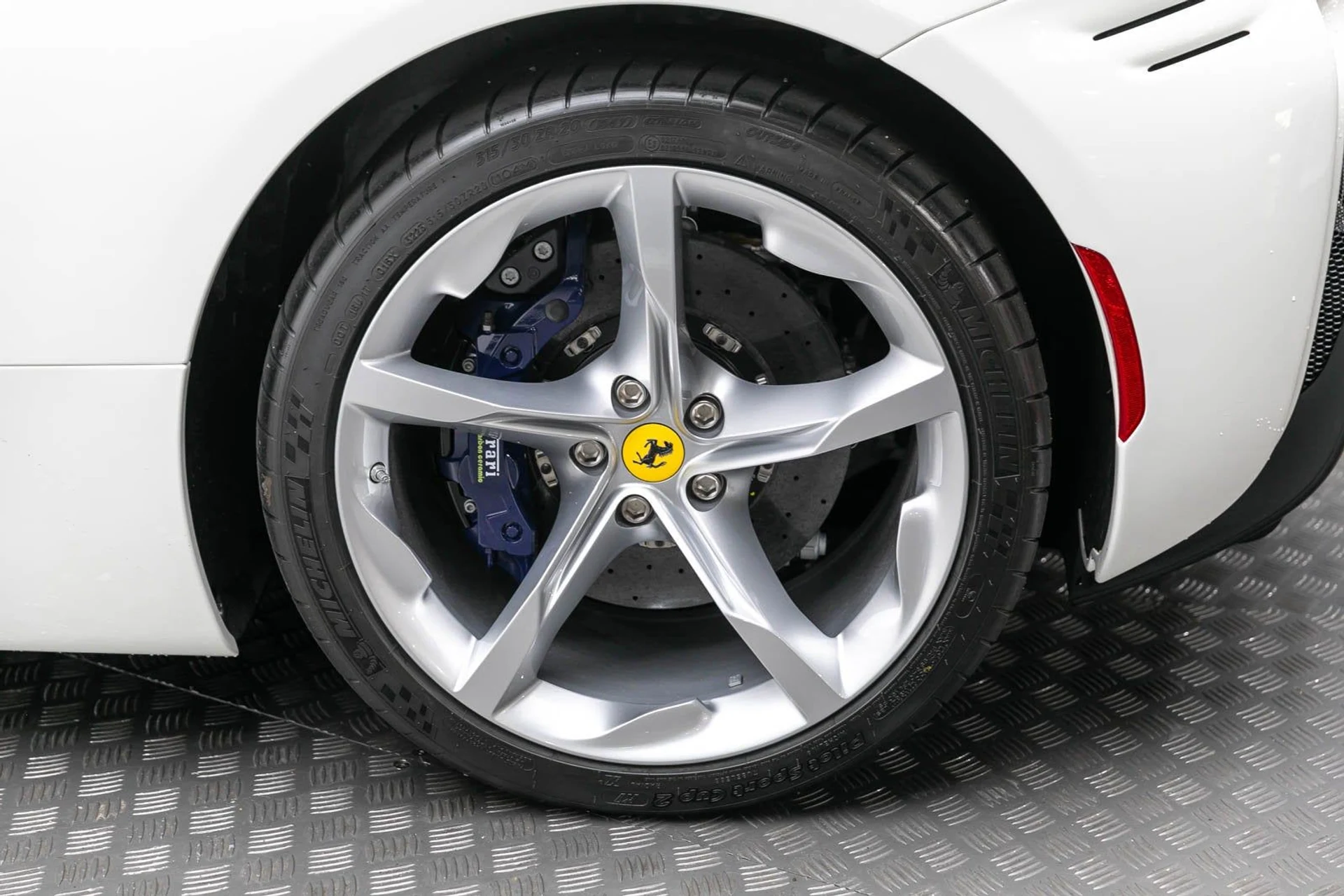 mph040_1866400170_cd907b8ef84845909ae813816930c402_1381cee001