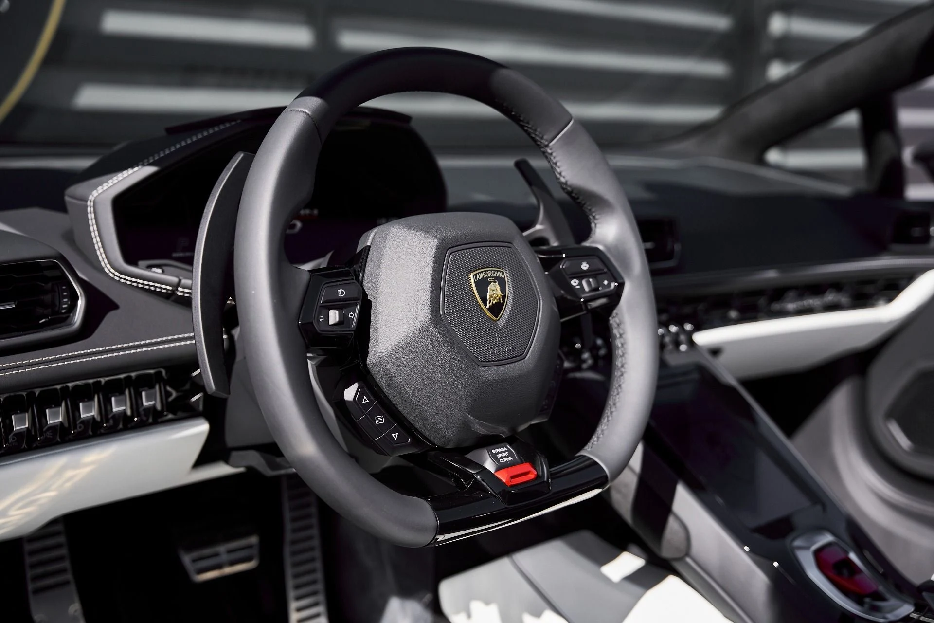 mph040_1868517317_Used_2024_Lamborghini_Huracan_EVO_Base_1771467060_d707434abd