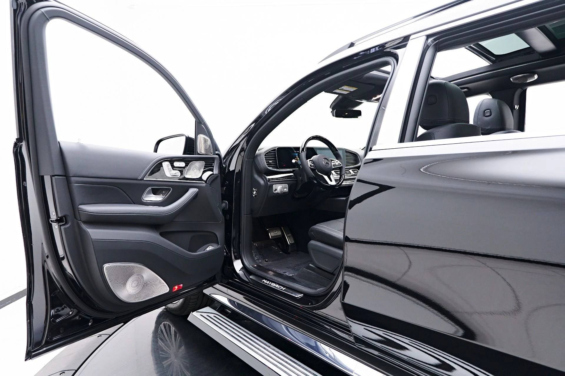 mph040_1871529062_Used_2023_Mercedes_Benz_GLS_Maybach_GLS_600_1762799282_5aa4a15e0a