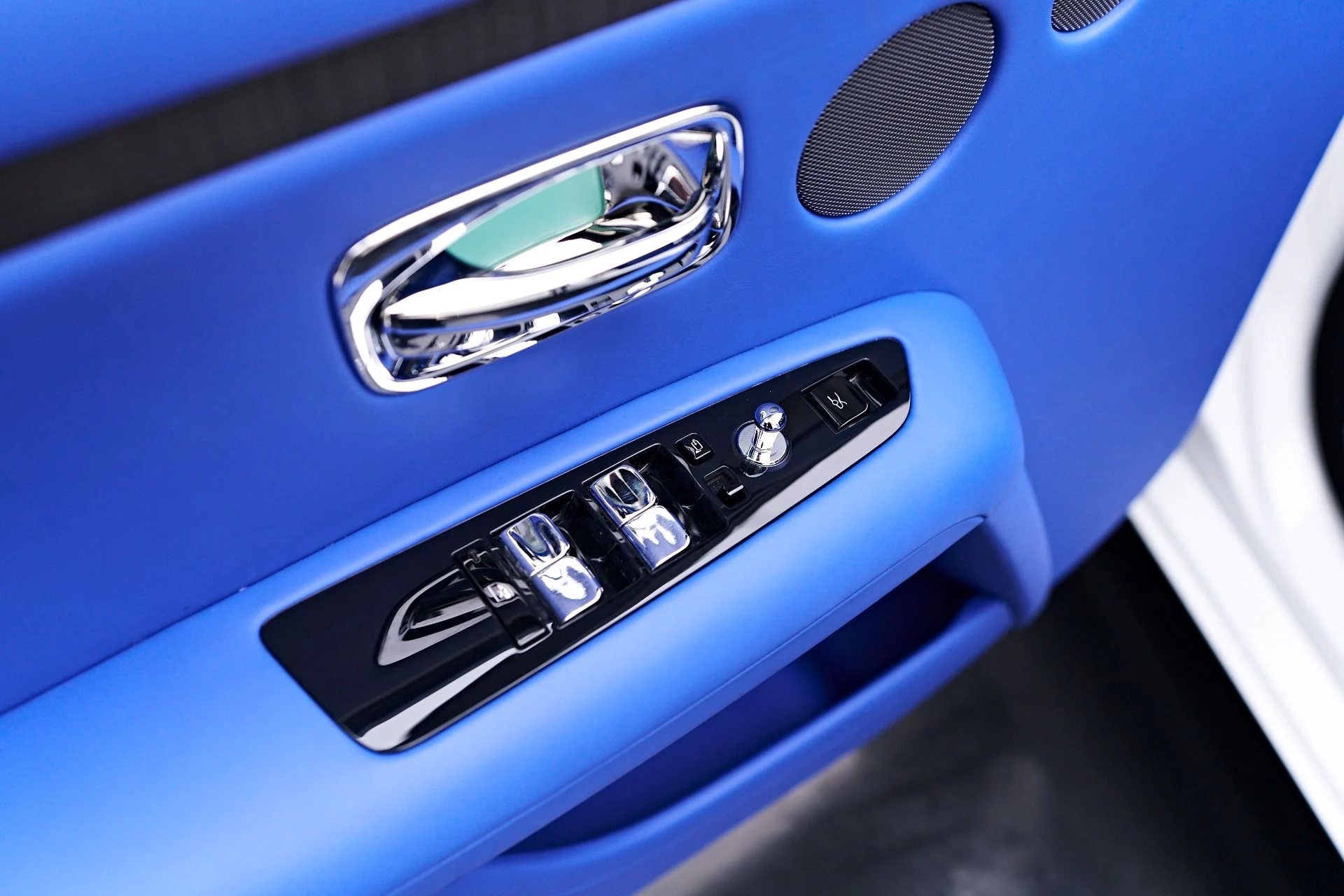 mph040_1879460393_Used_2024_Rolls_Royce_Ghost_Base_1757190837_872e5a93f2