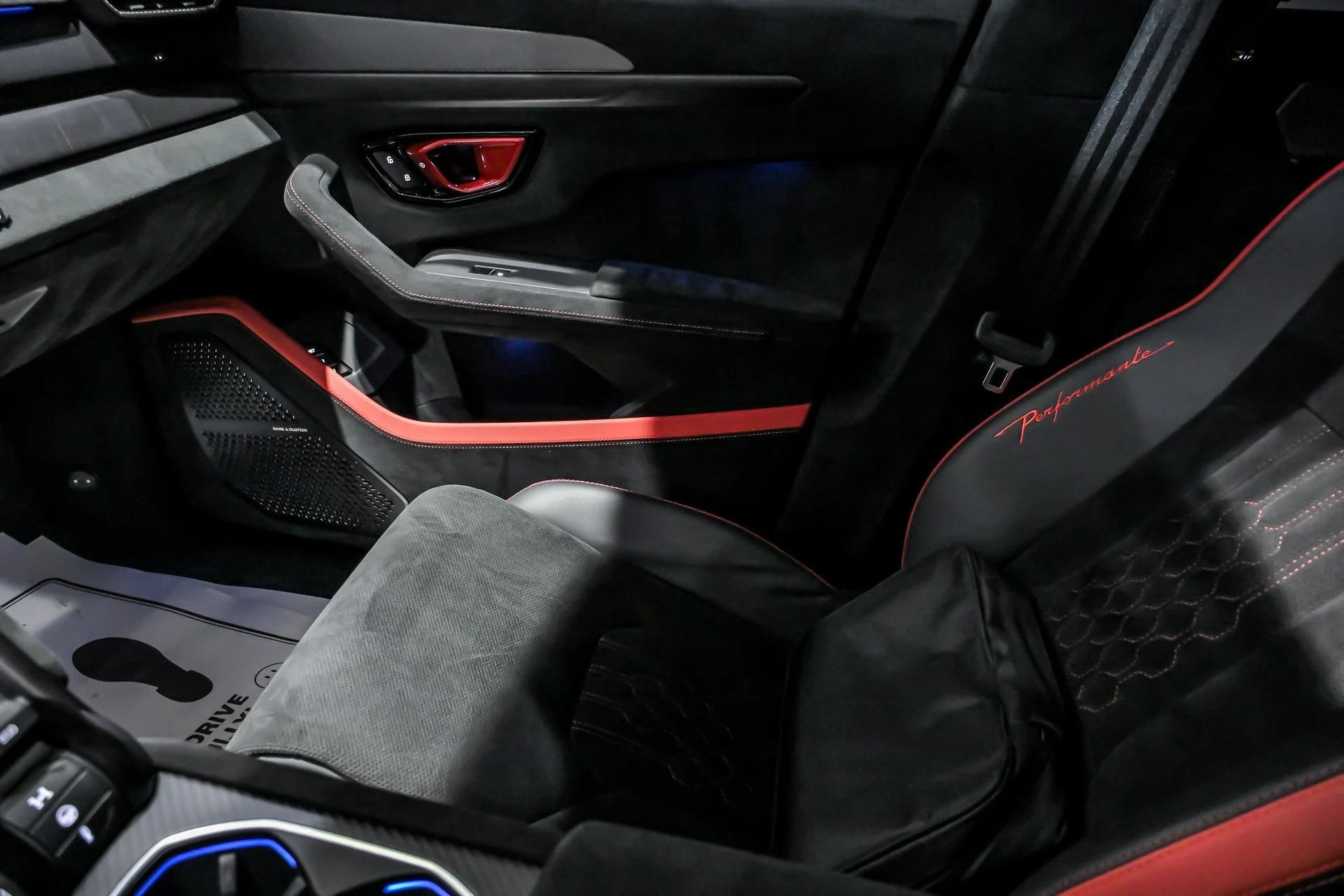 mph040_1886641074_Used_2023_Lamborghini_Urus_Performante_1765794857_91b3a2648d